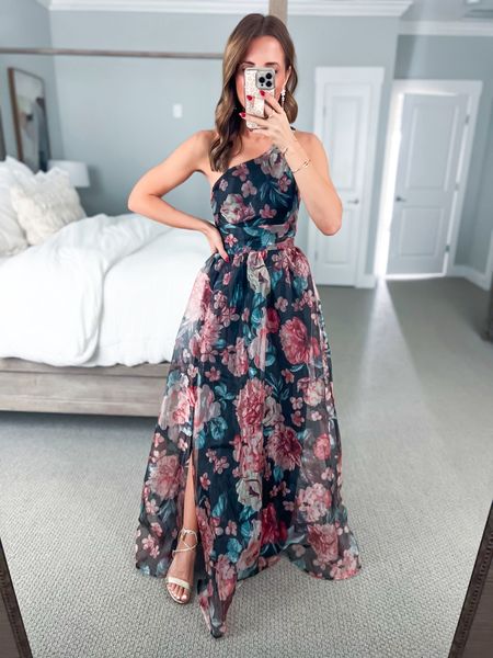 Formal wedding guest dress. Formal dress in XS. Black tie wedding guest. Summer wedding guest. Floral maxi dress. Fall wedding guest. Pottery Barn Canopy bed. 

*I am 5’3 and would need to have dress hemmed - it is stunning!

#LTKWedding #LTKTravel #LTKParties