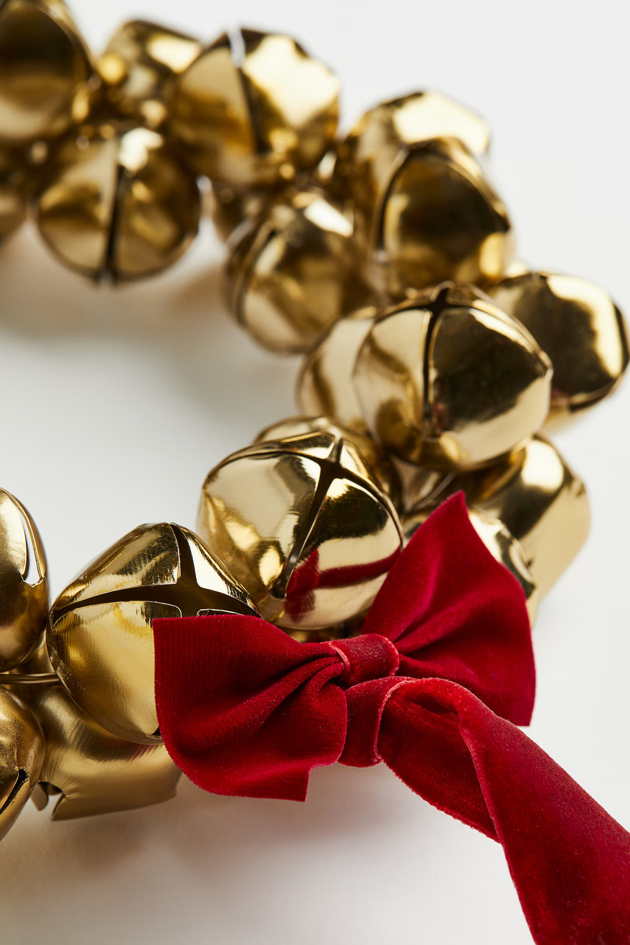Large Wreath with Bells | H&M (US + CA)
