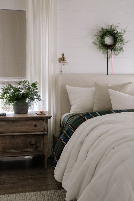 Cozy holiday bedroom with traditional festive layers 

#LTKhome #LTKHoliday