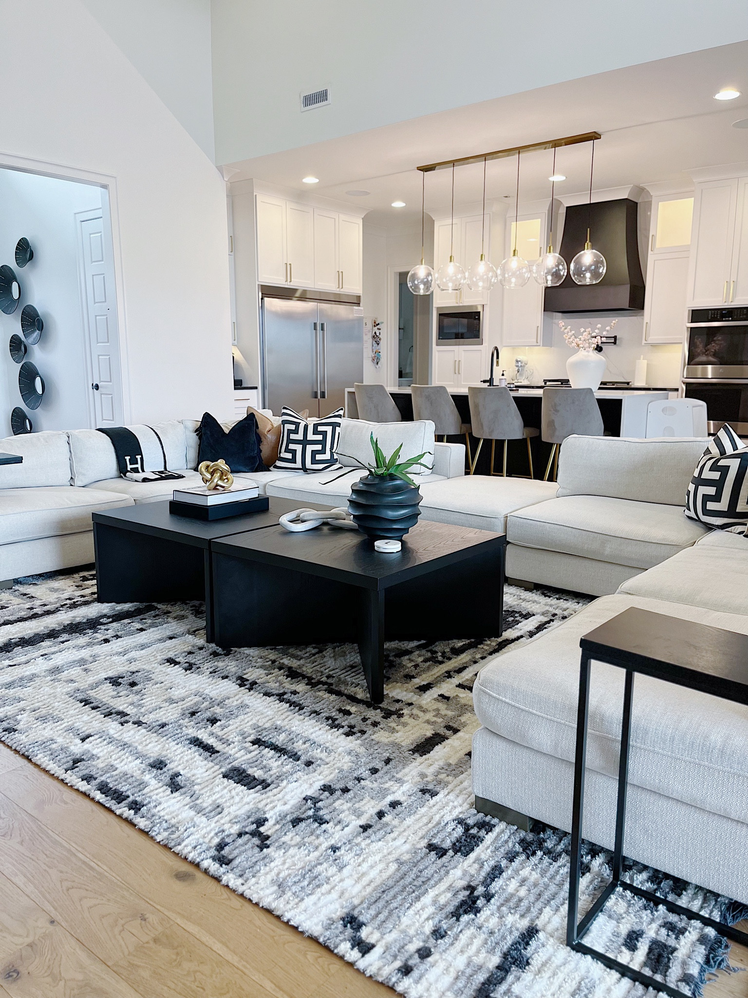 Spring rug refresh #rugsusa #livingroomdecor #livingroomrug 

#LTKhome