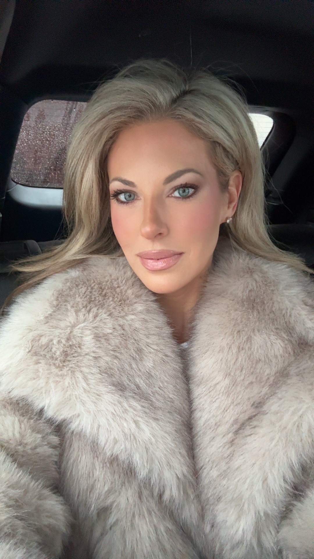 Snowy weather, but my style (and makeup) never disappoints ❄️✨
This jacket is warm, flattering, and snow-day approved—the kind you reach for all winter long. Paired it with my go-to long-wear makeup that holds up in cold temps, dry air, and real life. No creasing, no fading… just polished all day.

If you live somewhere cold, these are winter staples worth investing in—chic, functional, and 100% reliable. Trust me, this combo delivers every single time.

👉 Shop all outfit + beauty details linked here
#LTKStyle #LTKWinter #SnowDayStyle #WinterJacket #ColdWeatherStyle #WinterMakeup #LongWearMakeup #WinterEssentials #LTKFinds #LTKBeauty #ShopLTK

#LTKGiftGuide #LTKHoliday #LTKootd