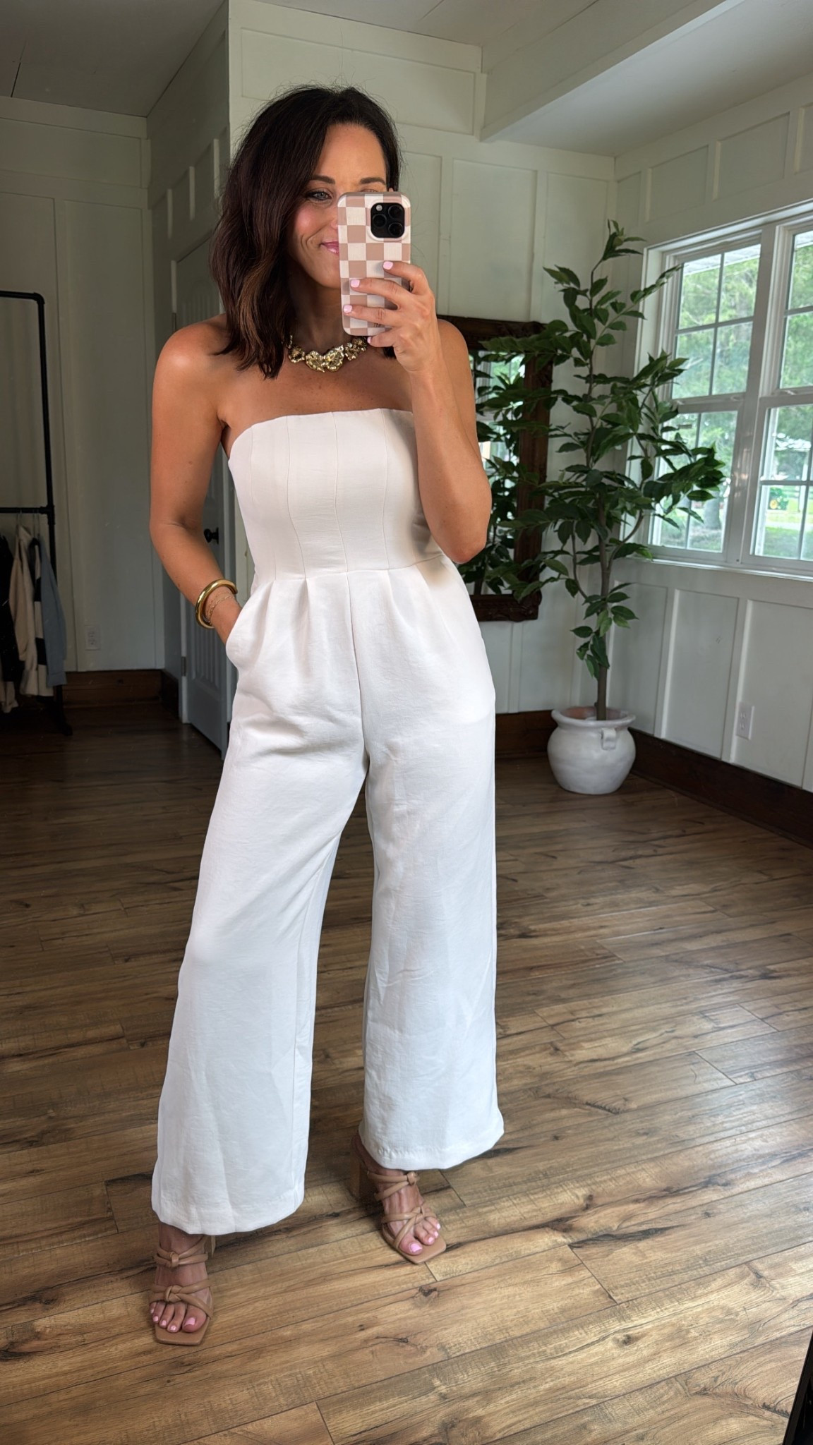 The chicest jumpsuit from Target!! Gorgeous jumpsuit perfect for a date night, available in different colors (all very chic!), and guys it’s so buttery soft and it looks so luxurious but you’ll love the price point.
Is the one item you’ll want to wear on your next date night out!



Jumpsuit  summer style  Target fashion




#LTKStyleTip #LTKPetite #LTKFindsUnder50
