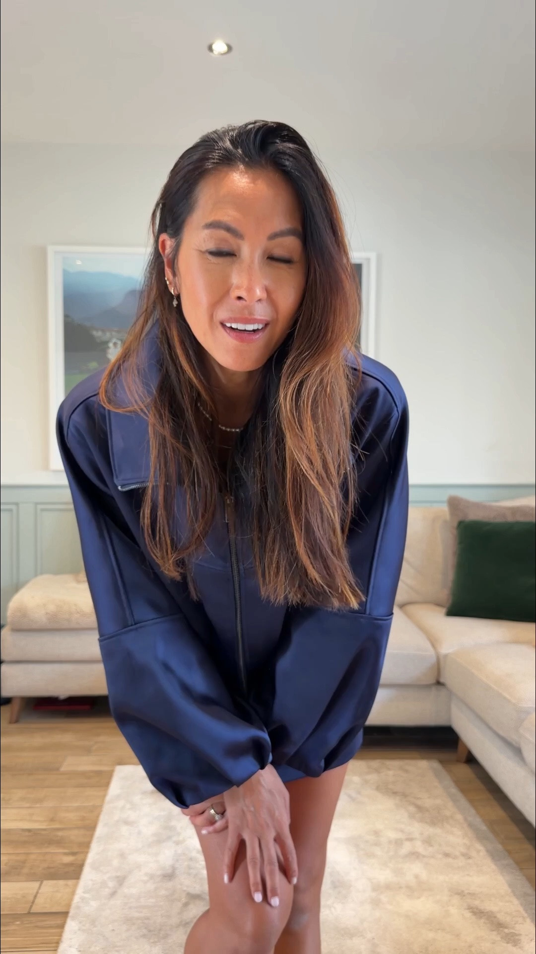 The satin set you need this season! It’s sexy, classy and super stylish. Wear together or style the skirt with an oversized knit or Tshirt and the jacket with jeans! It goes well with flats, heels or boots! I wear size 10 in jacket and size 8 in skirt. Hope this helps! 💙