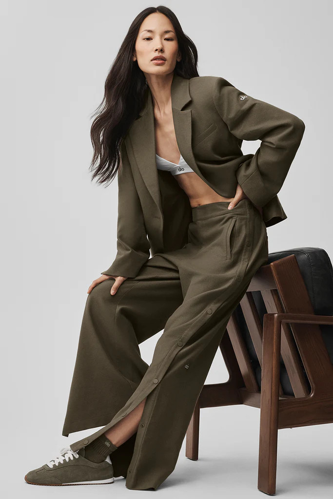 Mid-Rise Cosmopolitan Snap Pant | Alo Yoga (US)