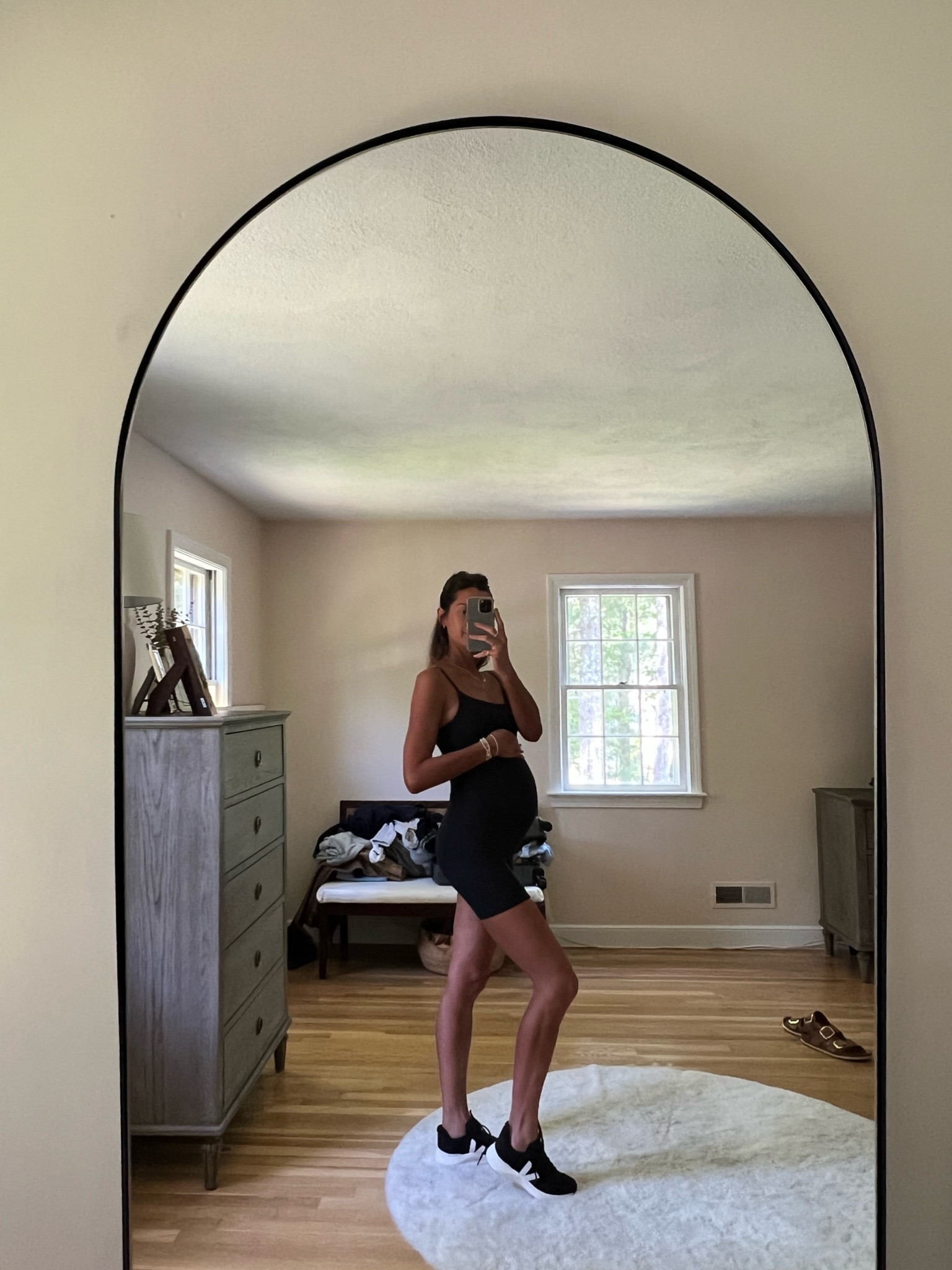 school pick up 🖤😎 #LTKbump #LTKfitness #LTKmaternity 
