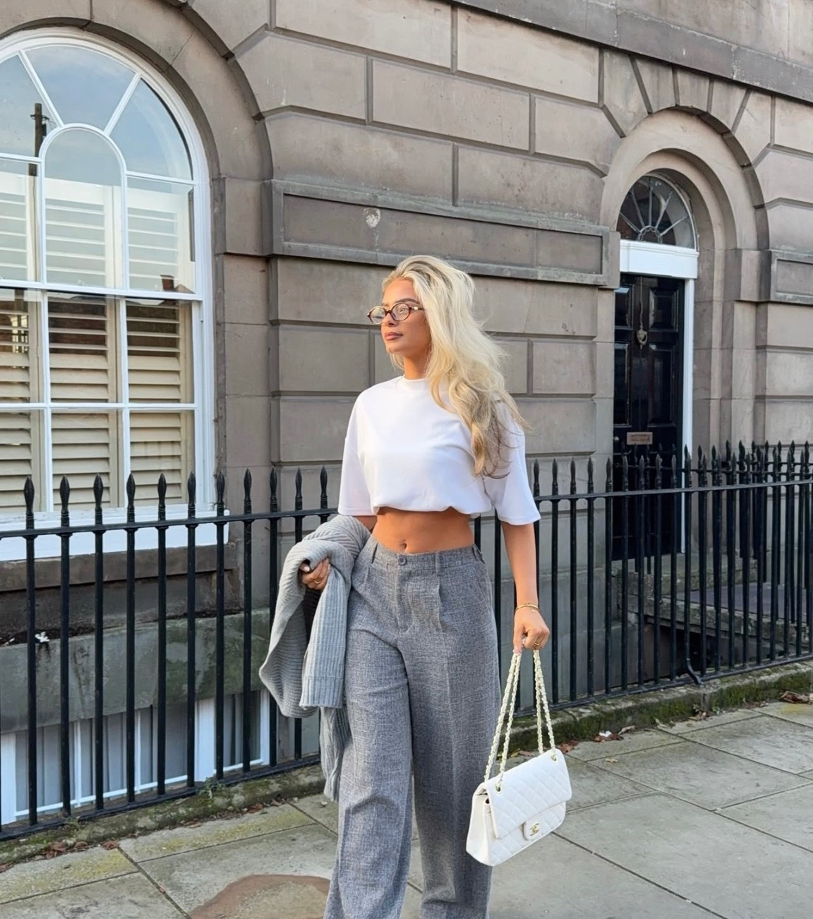 Chic everyday look - ribbed knitwear - grey outfit - white T-shirt - tailored trousers 

#LTKstyletip #LTKautumn #LTKwinter