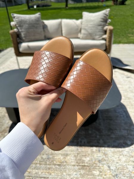 Women’s brown faux leather memory foam casual summer sandal for $12! I recommend sizing up for a comfort fit. Perfect for spring! 

#walmartfinds
#walmartfashion