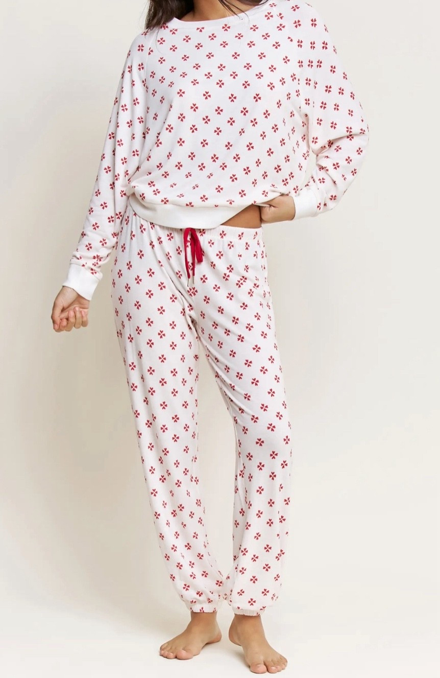 Valentine’s Day pjs


#LTKSaleAlert #LTKFindsUnder100 #LTKSeasonal