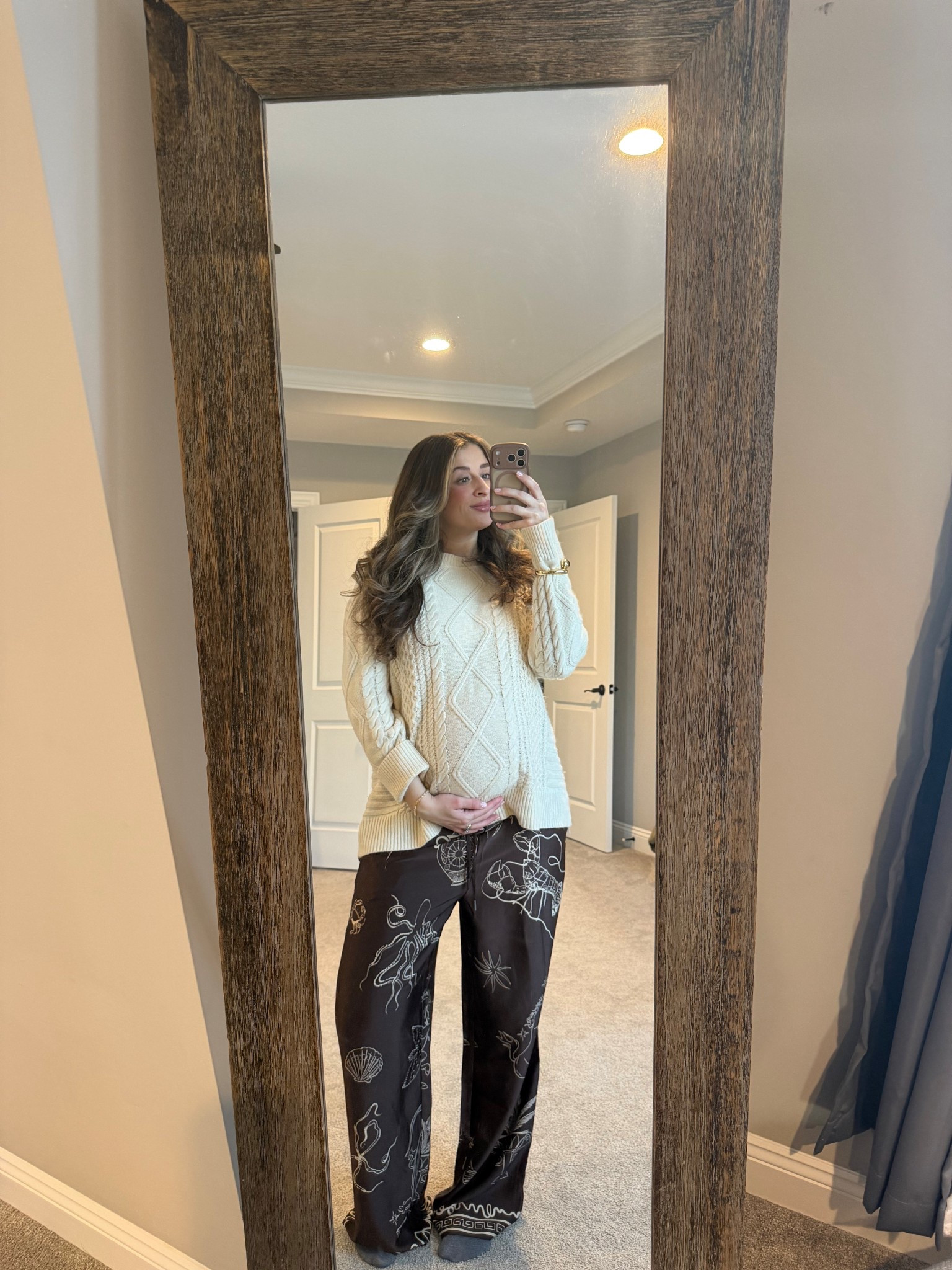 Oversized sweaters have ALWAYS been my go to 😌 #sweaterweather

#LTKBump #LTKootd #LTKmomlife