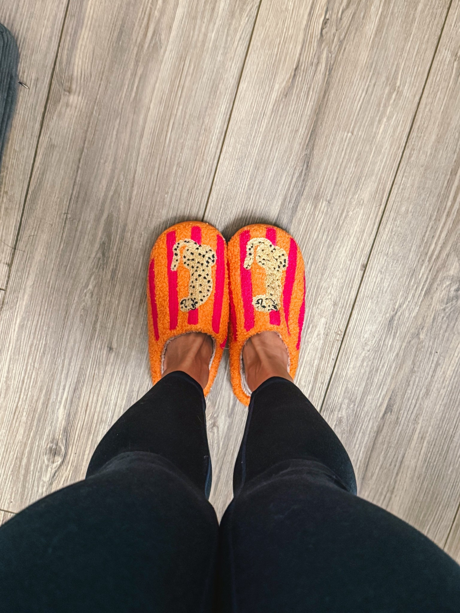 These slippers are officially my personality now.
Bright, fuzzy, and unapologetically loud — just how I like it. 😂🧡
Sharing them on LTK because every girl deserves a pair that sparks joy the second she looks down.

#CozyVibesOnly

#LTKselfcare #LTKSeasonal #LTKOver40