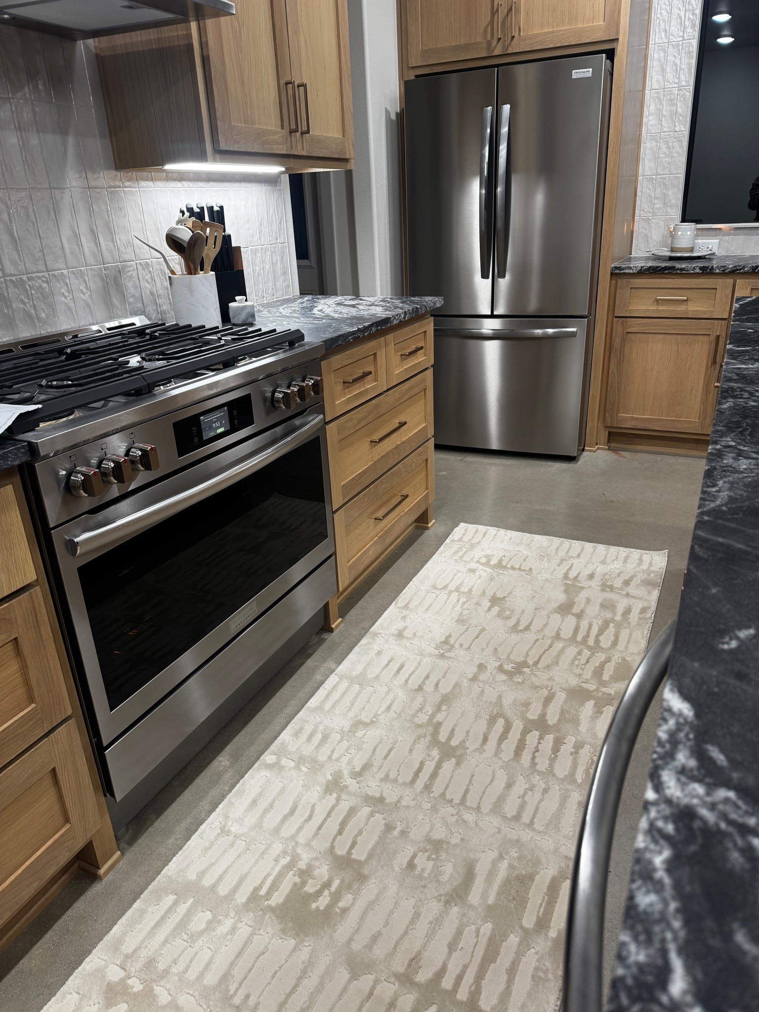 Still loving my washable kitchen runner rug! 🤎