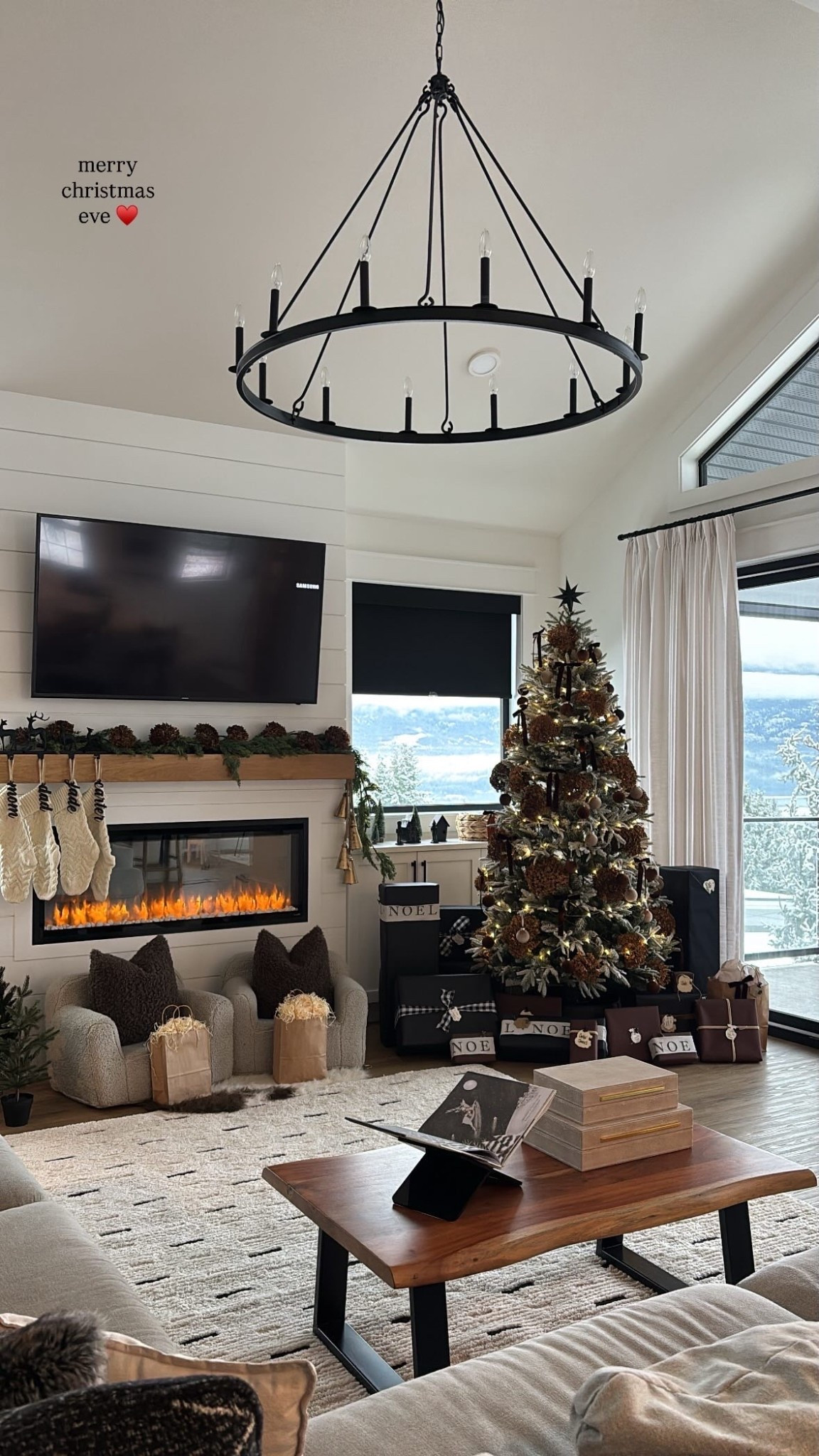 H O L I D A Y S / the gifts are wrapped

Amazon Canada | Neutral Wrapping Paper | Chocolate Brown | Black | Velvet | Buffalo Plaid

#LTKholiday #LTKhome #LTKcanada