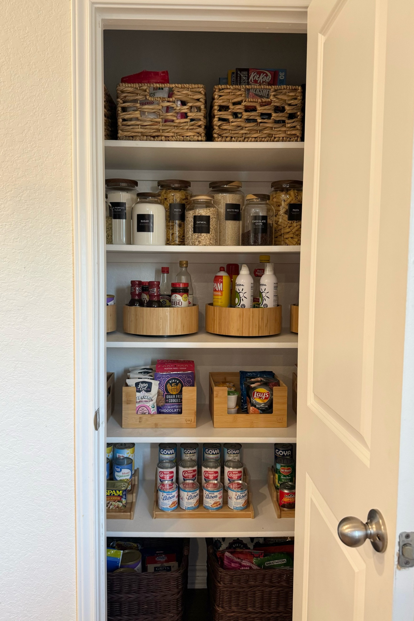 Small pantry makeover 😻🙌🏽🧺🧼