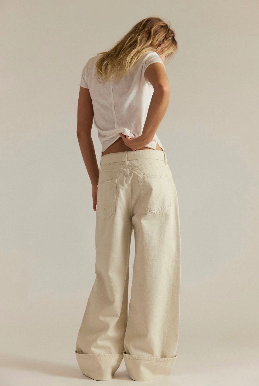 Summer Baggy Cuffed Jeans. Love these 🤍


Free people, baggy jeans, off white jeans

#LTKSummerEdit #LTKFindsUnder100 #LTKStyleTip