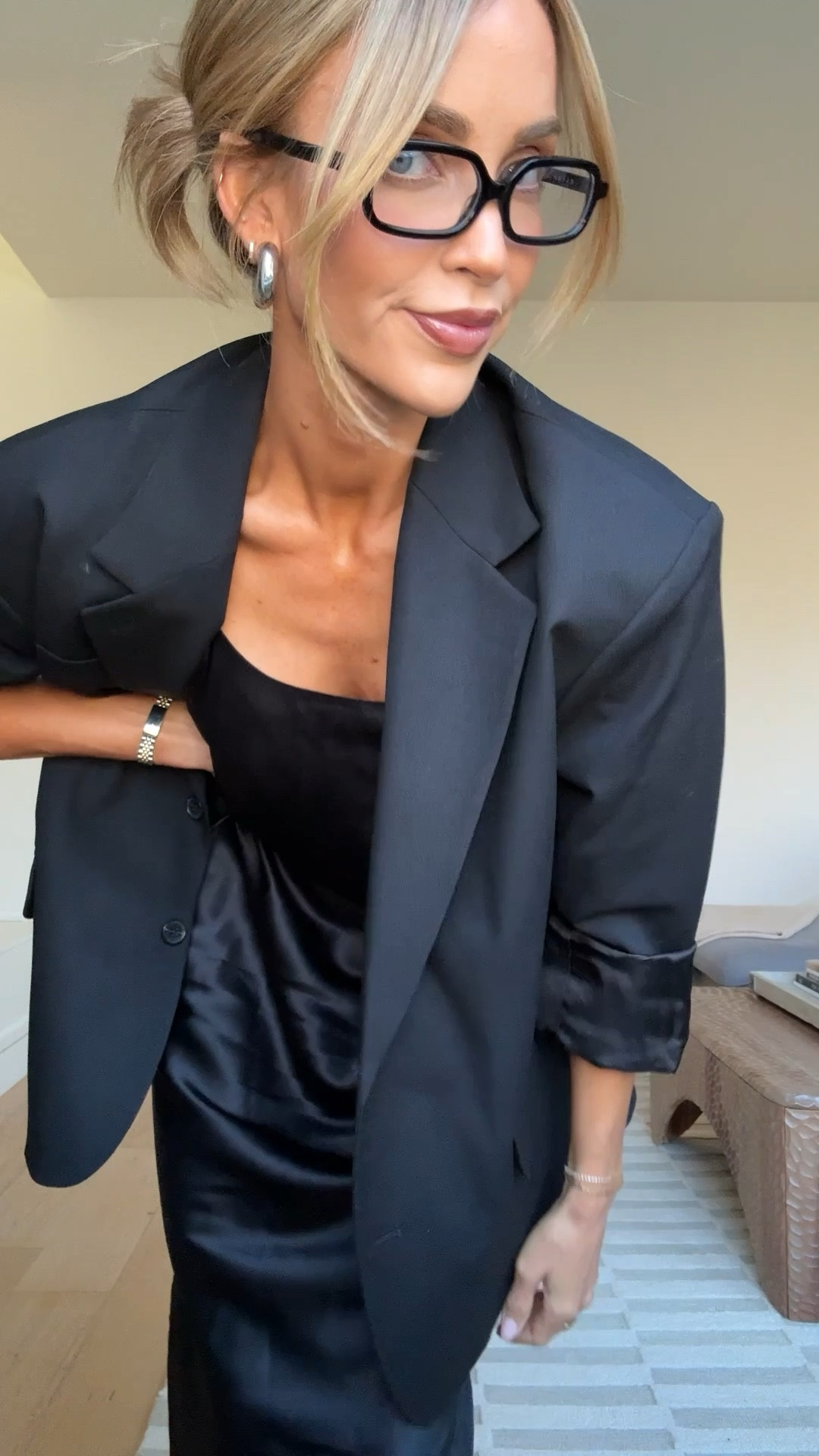 Absolutely obsessed with this sleek black look