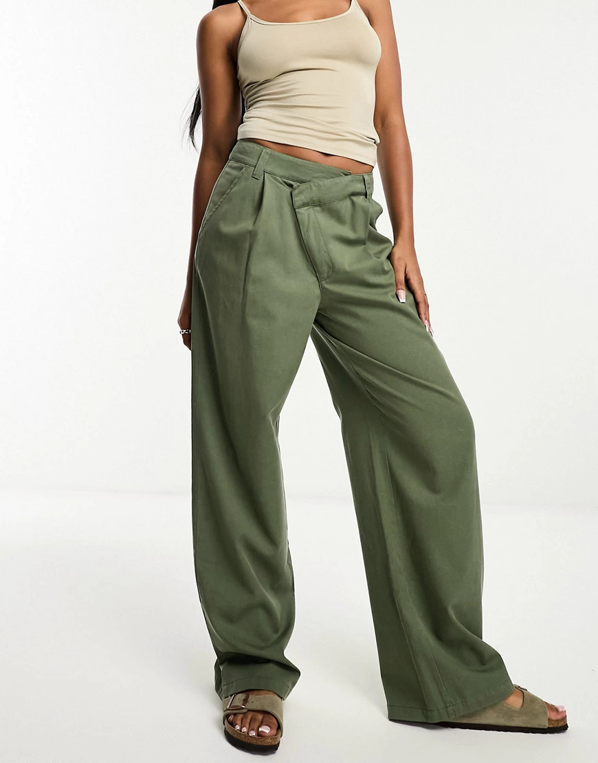 ASOS DESIGN dad pants with asymmetric waist in khaki-Green | ASOS (Global)