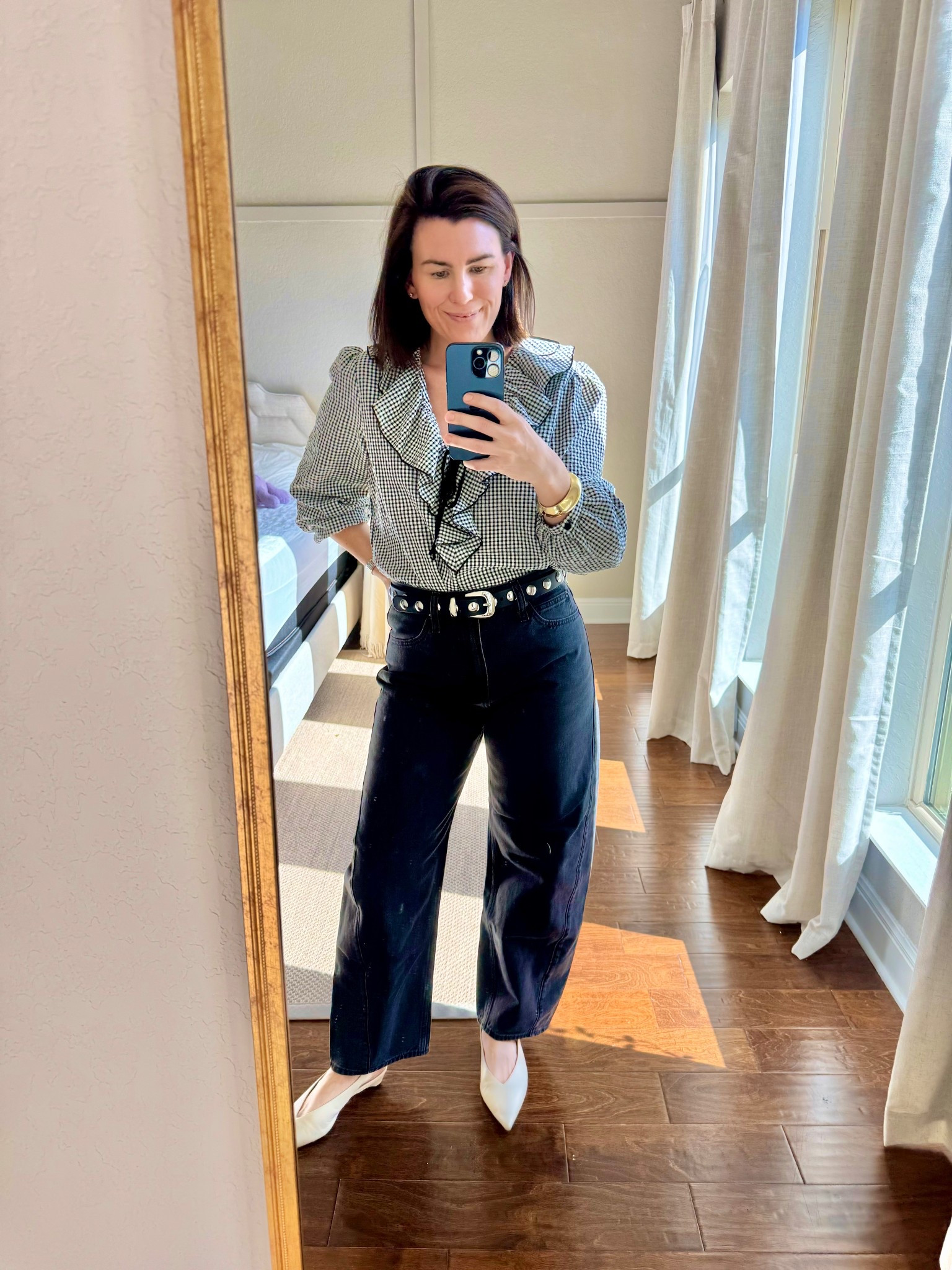 The best subtle barrel leg Jean from Gap. Wearing size 28 short. 

#LTKPetite #LTKFindsUnder100 #LTKStyleTip