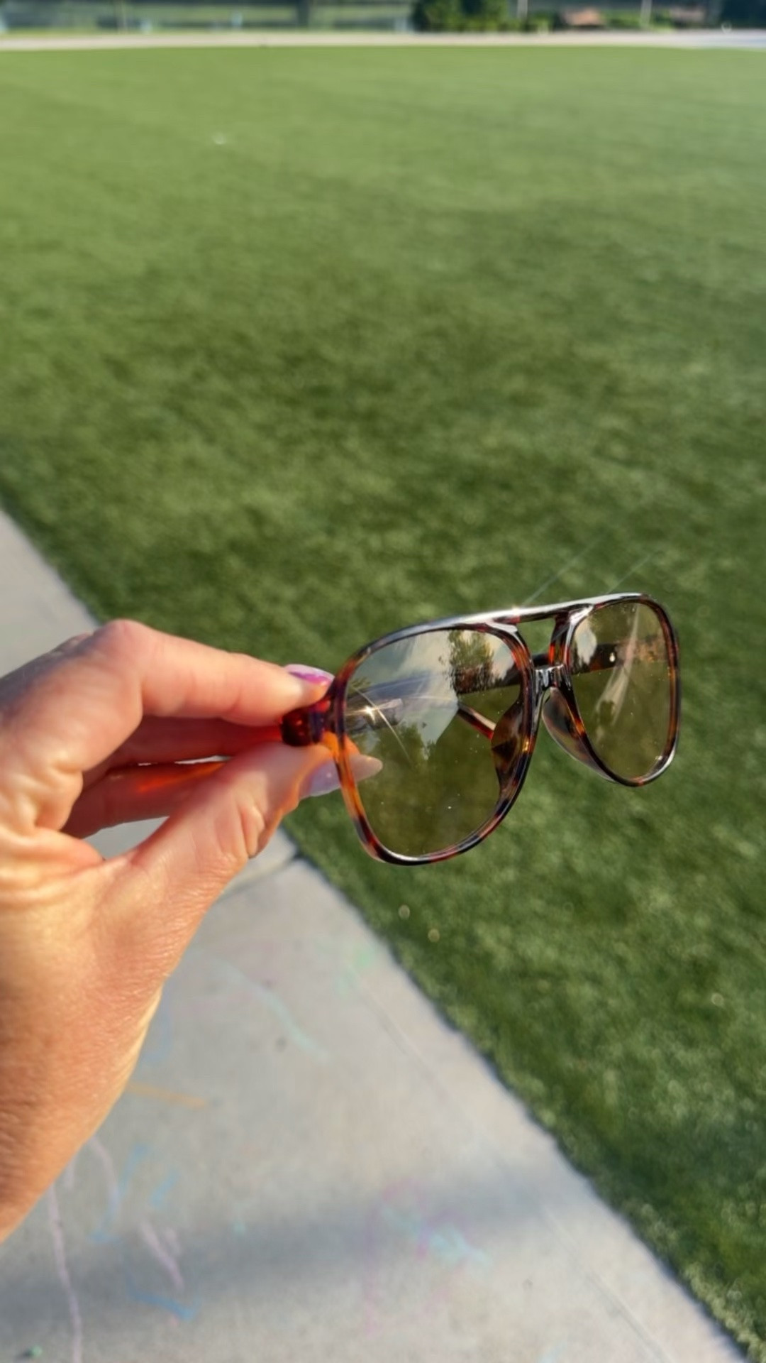 🕶️ These look way more expensive than they are. 👏

The oversized aviator shape is flattering, the colors are so good, and they instantly make any outfit look a little more put together. Whether you’re headed to the pool, the ball field, or just running errands, these are the kind of sunglasses you’ll reach for every day.

Which pair are you grabbing? 👇🖤🤎💙💚

#LTKootd #LTKSwim