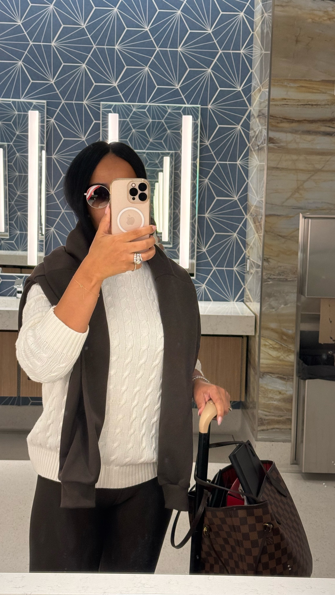 Airport look @alo style, comfy, practical and stylish  

#LTKGiftGuide #LTKHoliday #LTKCyberWeek