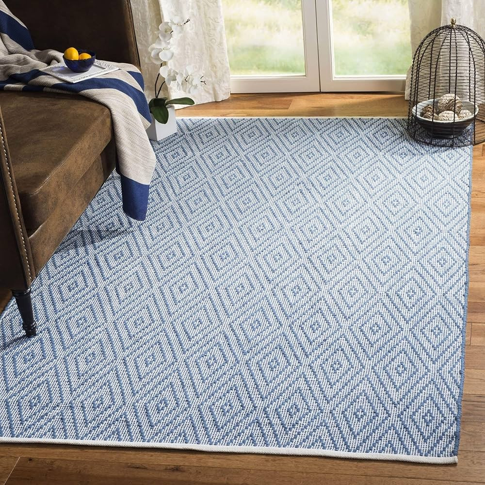 SAFAVIEH Montauk Collection 8' x 10' Blue/Ivory MTK811B Handmade Trellis Cotton Area Rug | Amazon (US)