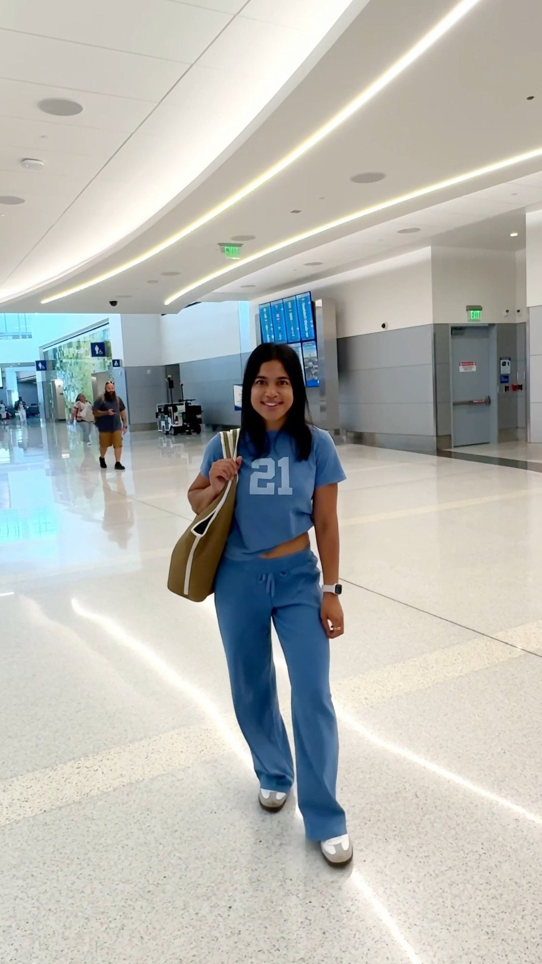 Airport fit - comfy in these aritzia ribbed pants and tshirt! Also this lululemon tote bag is perfect!!

#LTKootd #LTKPetite #LTKTravel