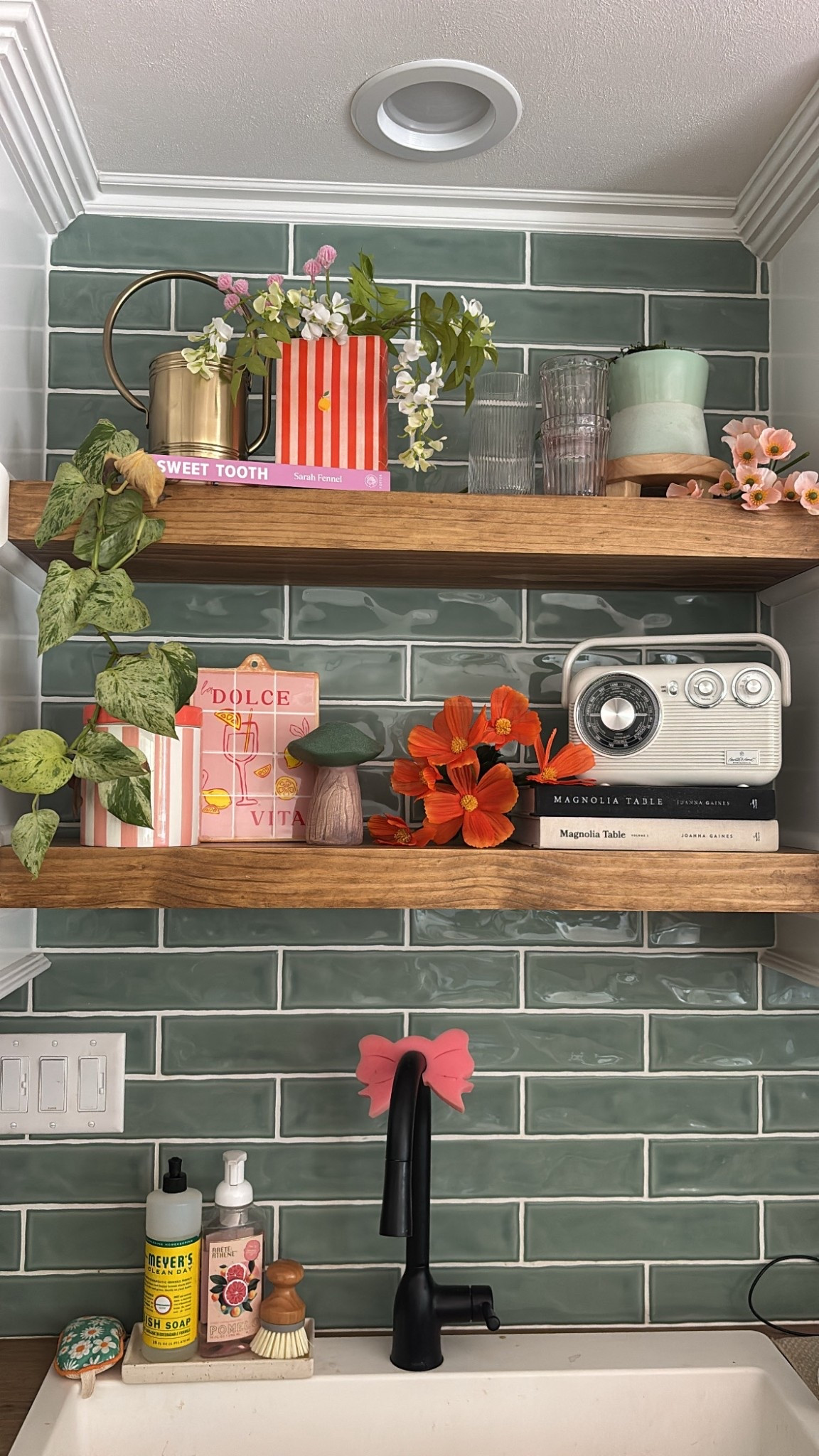 My Retro Kitchen Radio in on sale today. 🎶