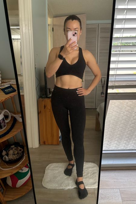 Decided to try a few Alo pieces.  This bra looks super basic but I think it’s my new favorite bra for Pilates in terms of comfort!  I wore it to reformer class this morning and it’s my new obsession!  Going to see if it washes well…will probably be buying in more colors if it holds up! 🖤