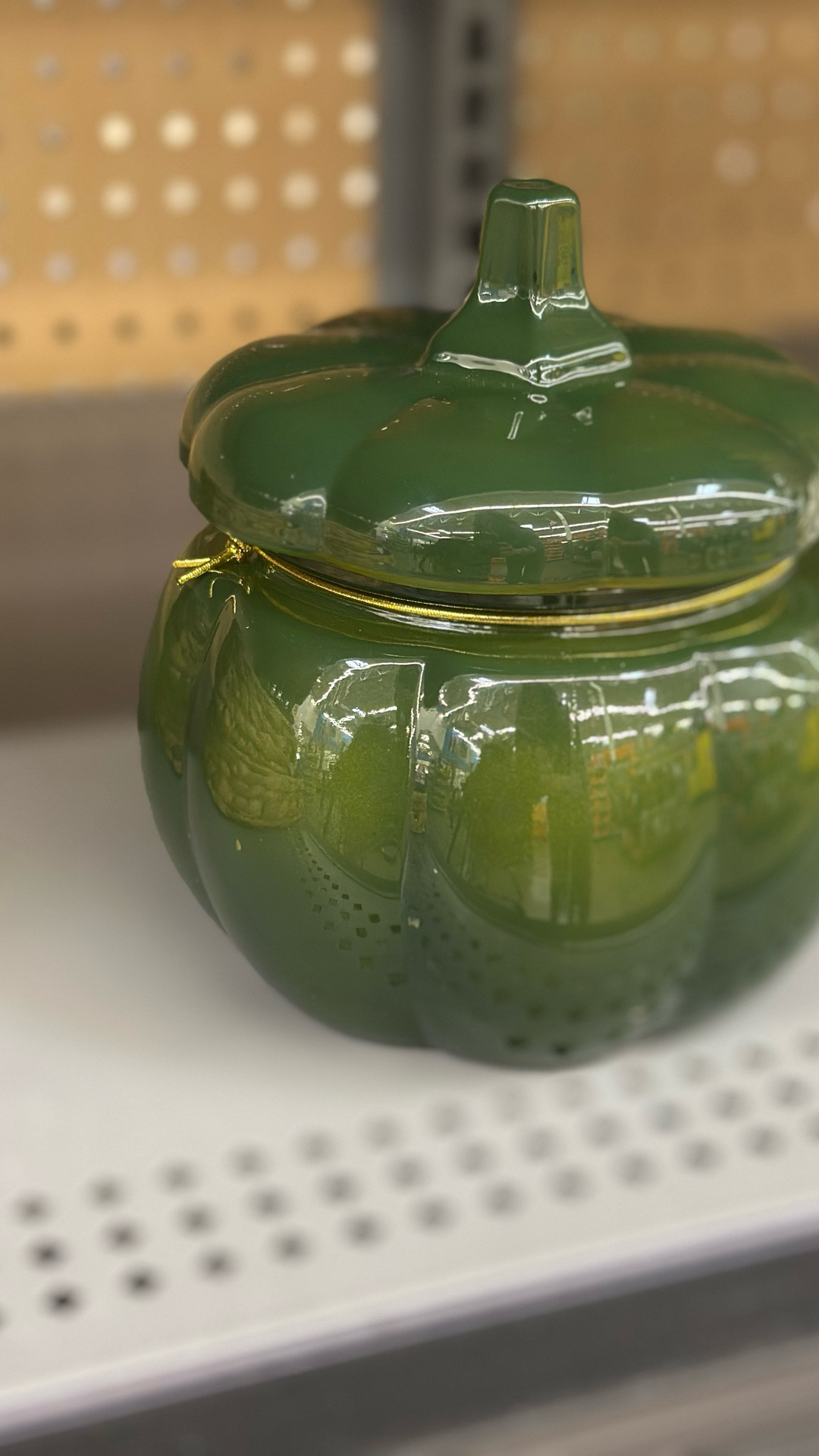 I just found the cutest candles in glass pumpkin vessels. 

They come in 6 different scents, 6 colors, and 2 sizes. 

The larger size is less than $14.

These would make great hostess gifts! 

#LTKFindsUnder50 #LTKSeasonal #LTKHome