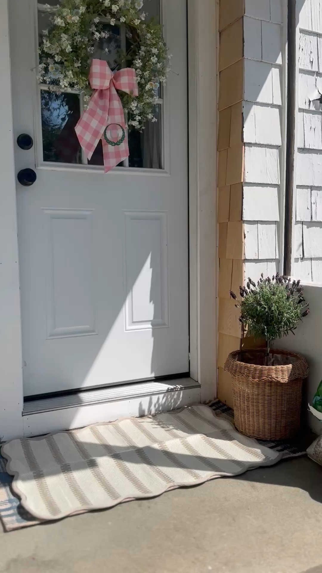 Living these indoor/outdoor scalloped layering rugs 

#LTKSeasonal