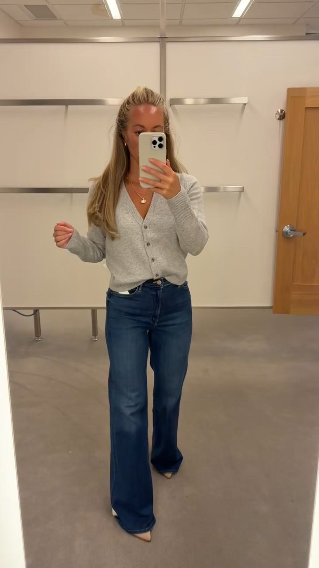 NSale staple fall fit - cardi, denim, boots 🍂 these jeans always sell out! Linked them at other places too!!

Small in cardi, 27 in jeans

Cardigan outfit, fall style, fall fashion, fall outfit, best denim jeans, mother jeans, grey cardigan, weekend fit

#LTKShoeCrush #LTKSaleAlert #LTKStyleTip