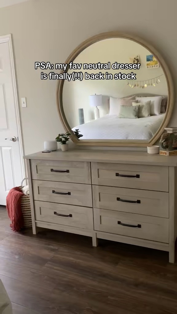 High quality neutral dresser at such a good price!! I’ve had this for years and it’s holding up so well!! #dresser #bedroomfurniture #bedroomdecor #homedecor