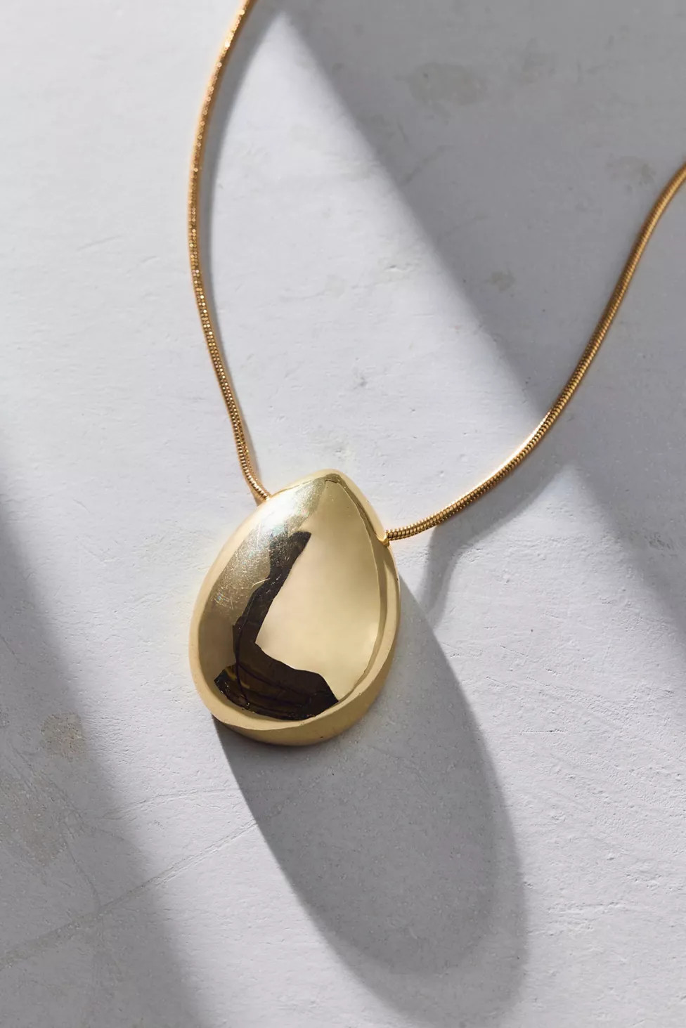 Maisie Gold Metal Pendant Necklace | Urban Outfitters (US and RoW)