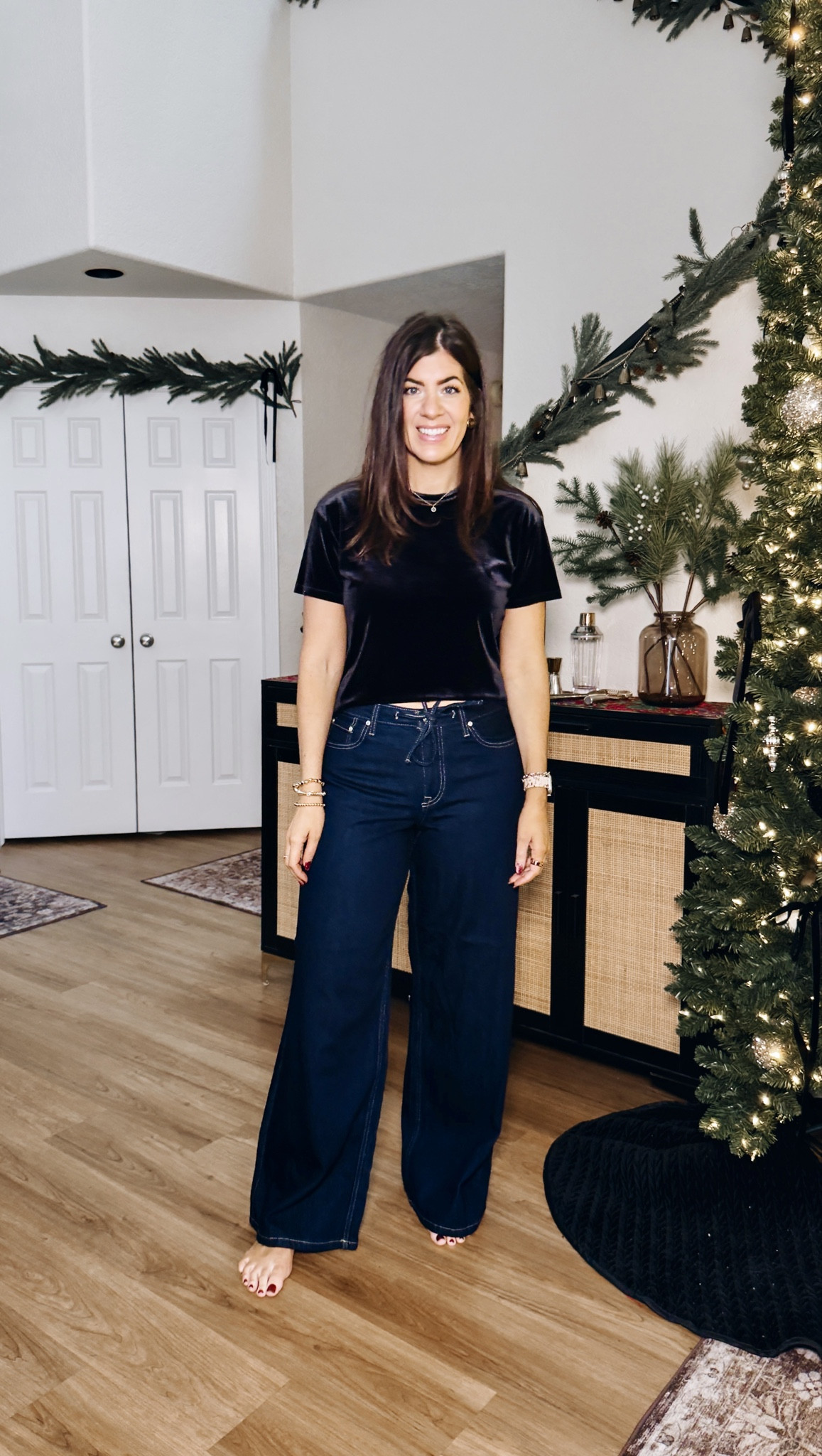 10/10 on both of these!
In a medium velvet tee
8 wide leg jeans


#LTKHoliday #LTKMidsize #LTKOver40