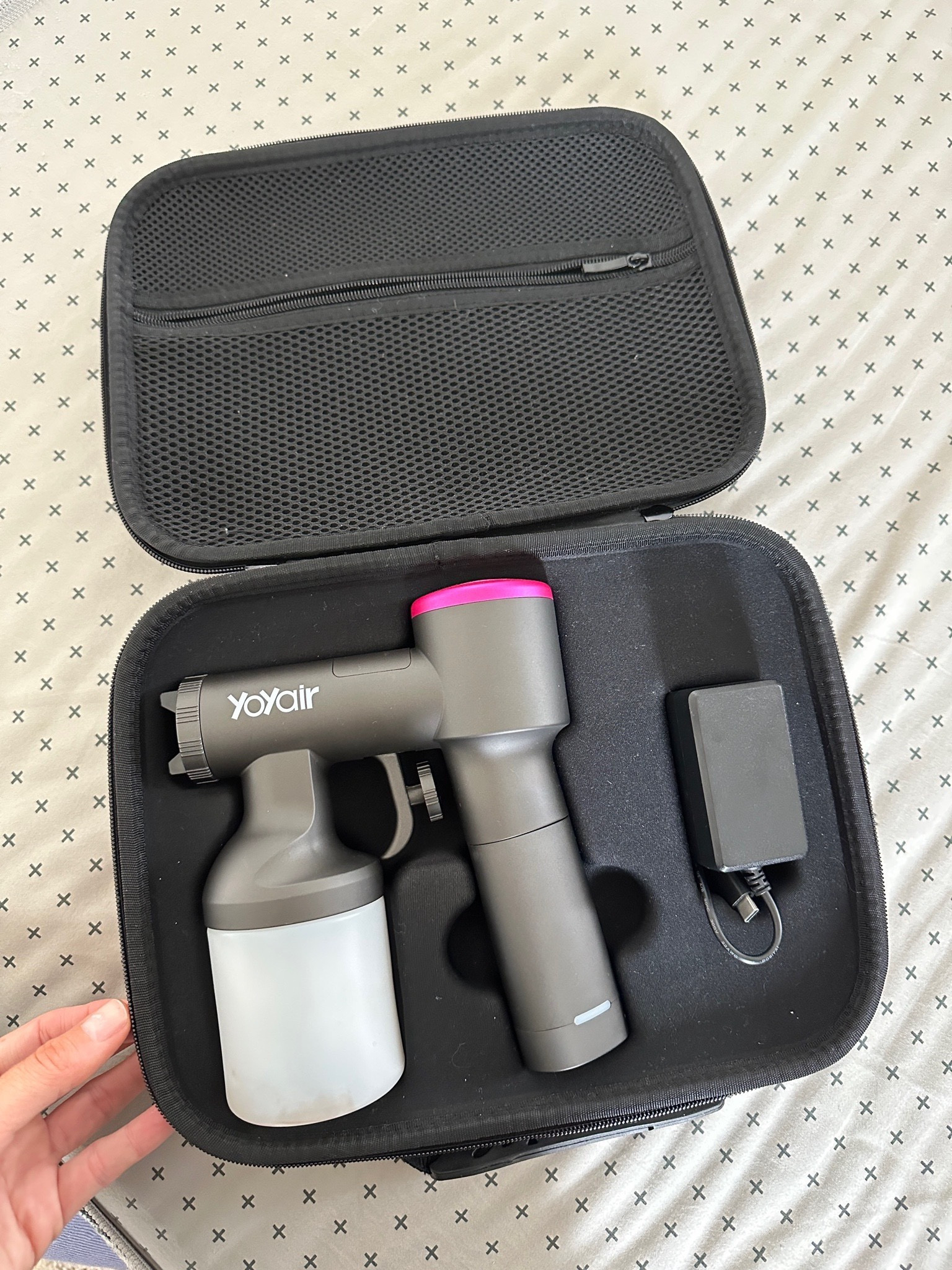 One of my favorite products I’ve bought this year. My spray tan machine was going out. I grabbed this wireless one and my life is changed. Sprays vertically and horizontally. 