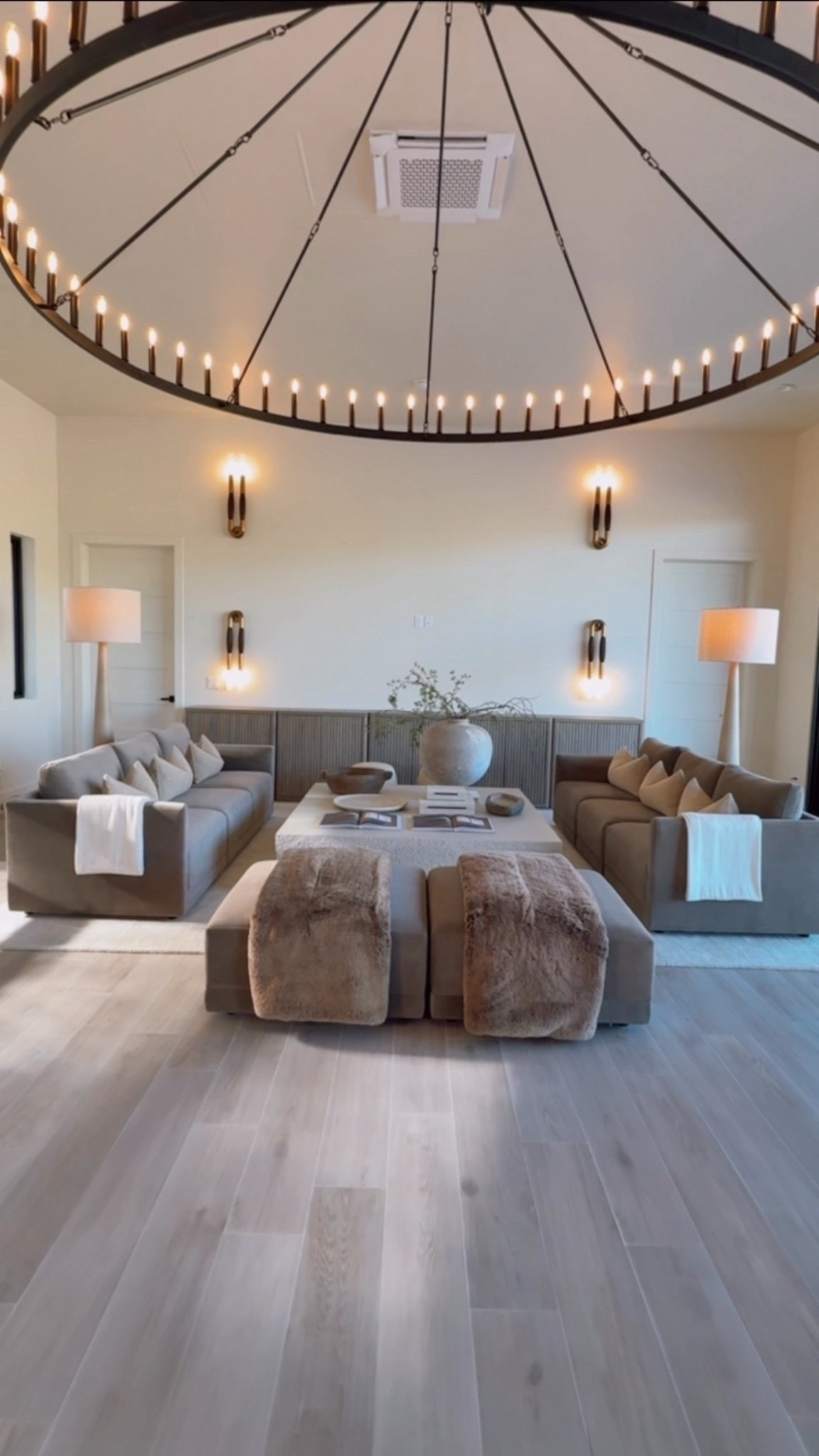 This room came together exactly how I hoped. I love how the textures and lighting make it feel so relaxing, and the colors turned out just how I envisioned. 🥰

Summerthompsonstyles
