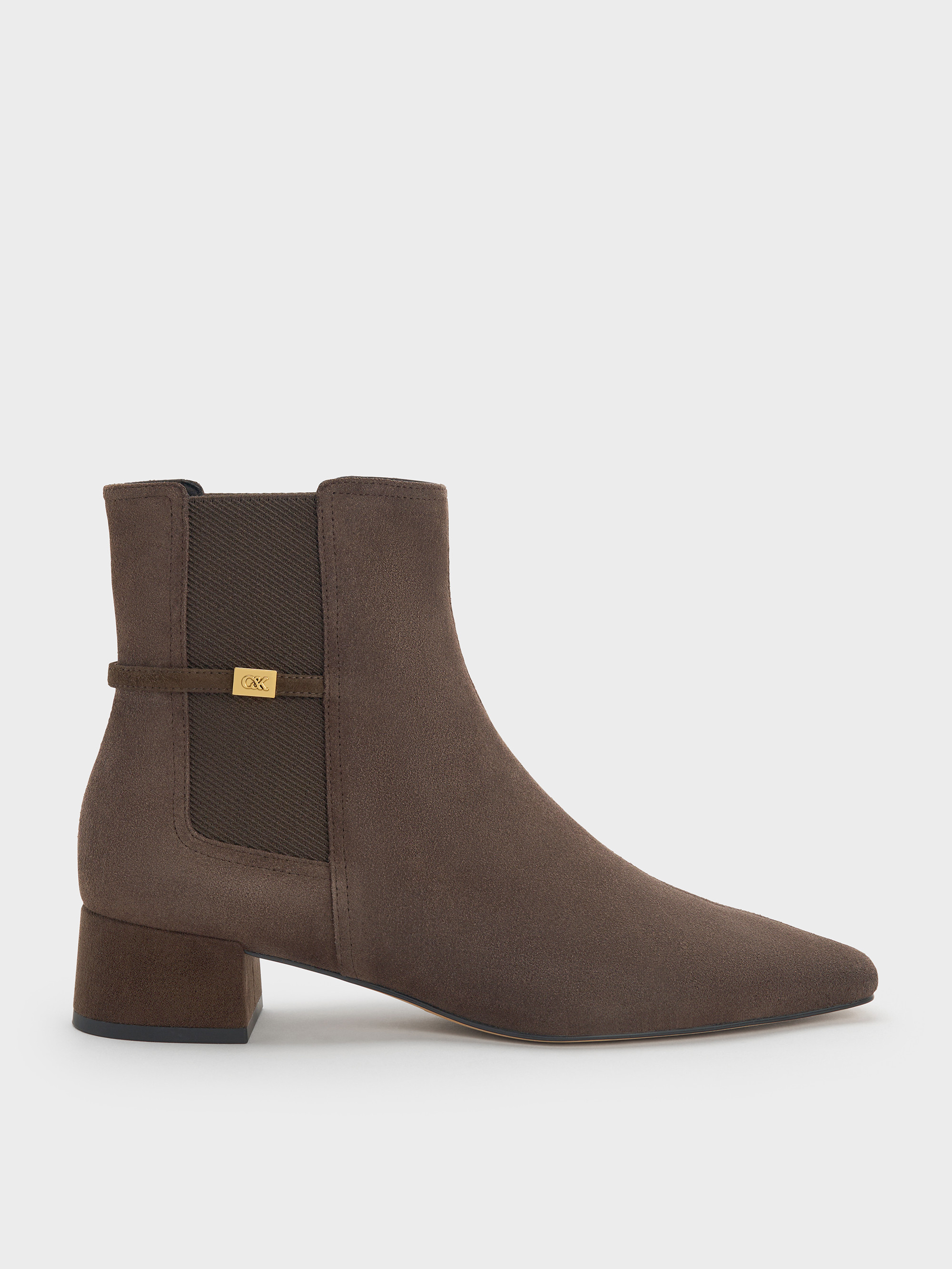 Georgina Ankle Boots aus Wildleder mit konischer, eckiger Zehenpartie
    
         - Dark Brown ... | Charles & Keith EU