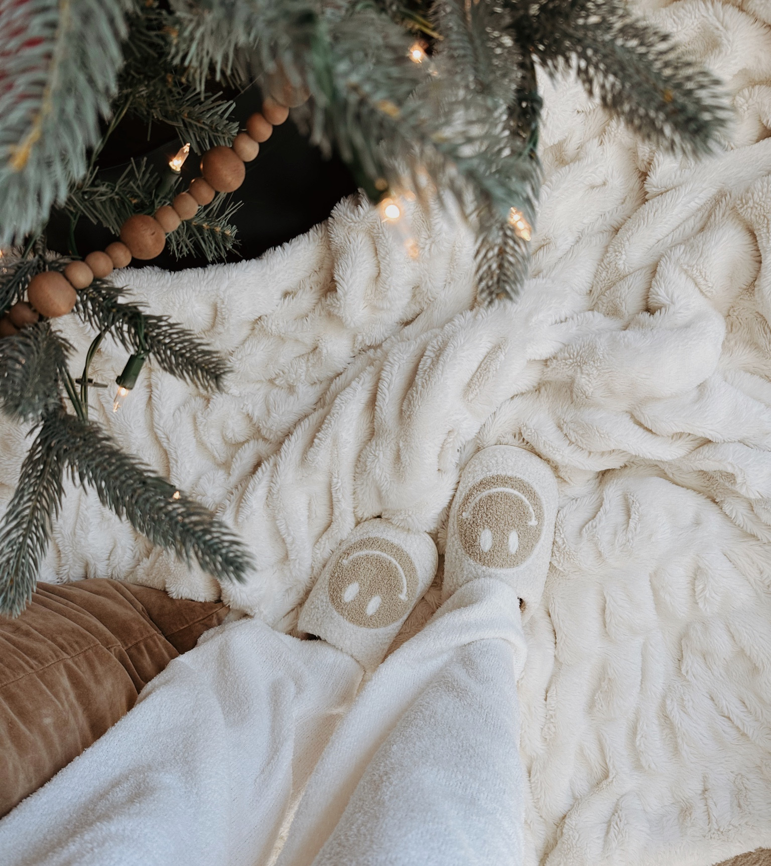 Neutral smiley slippers 🤎 such a perfect gift idea!!! 🫶🏼 

Neutral slippers, gift ideas, gifts for her 

#LTKHoliday #LTKGiftGuide