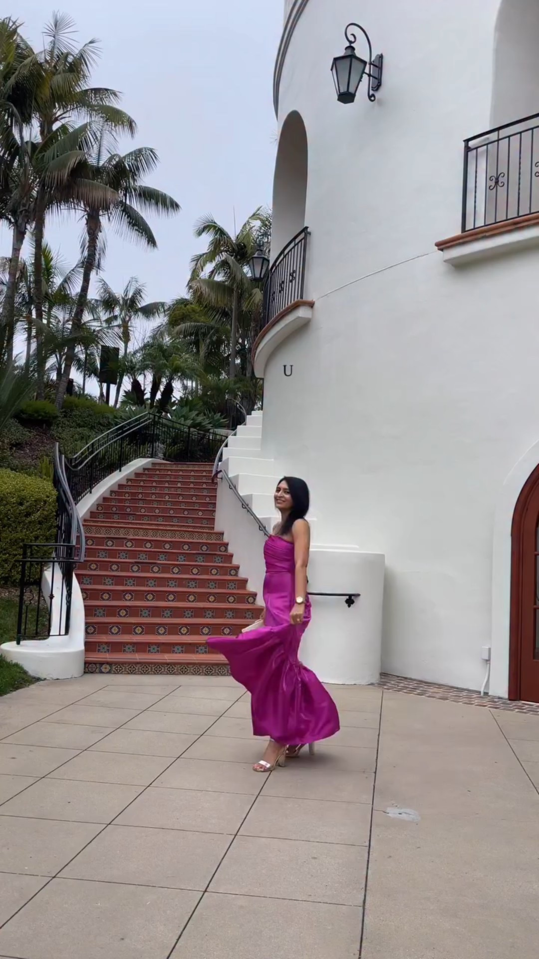 Oops!! 😬🙊 Only Queen B energy for 2026!! 👸 Happy Friday, my loves!! 
.
.
.
Wearing @lulus * #lulus #lulusambassador #lovelulus 
.
.
.
#humor #funny #outfitideas #newyearsoutfits #newyearsoutfitideas 
Outfit ideas for New Year’s, Hello 2026, Ready for the New Year, Queen energy