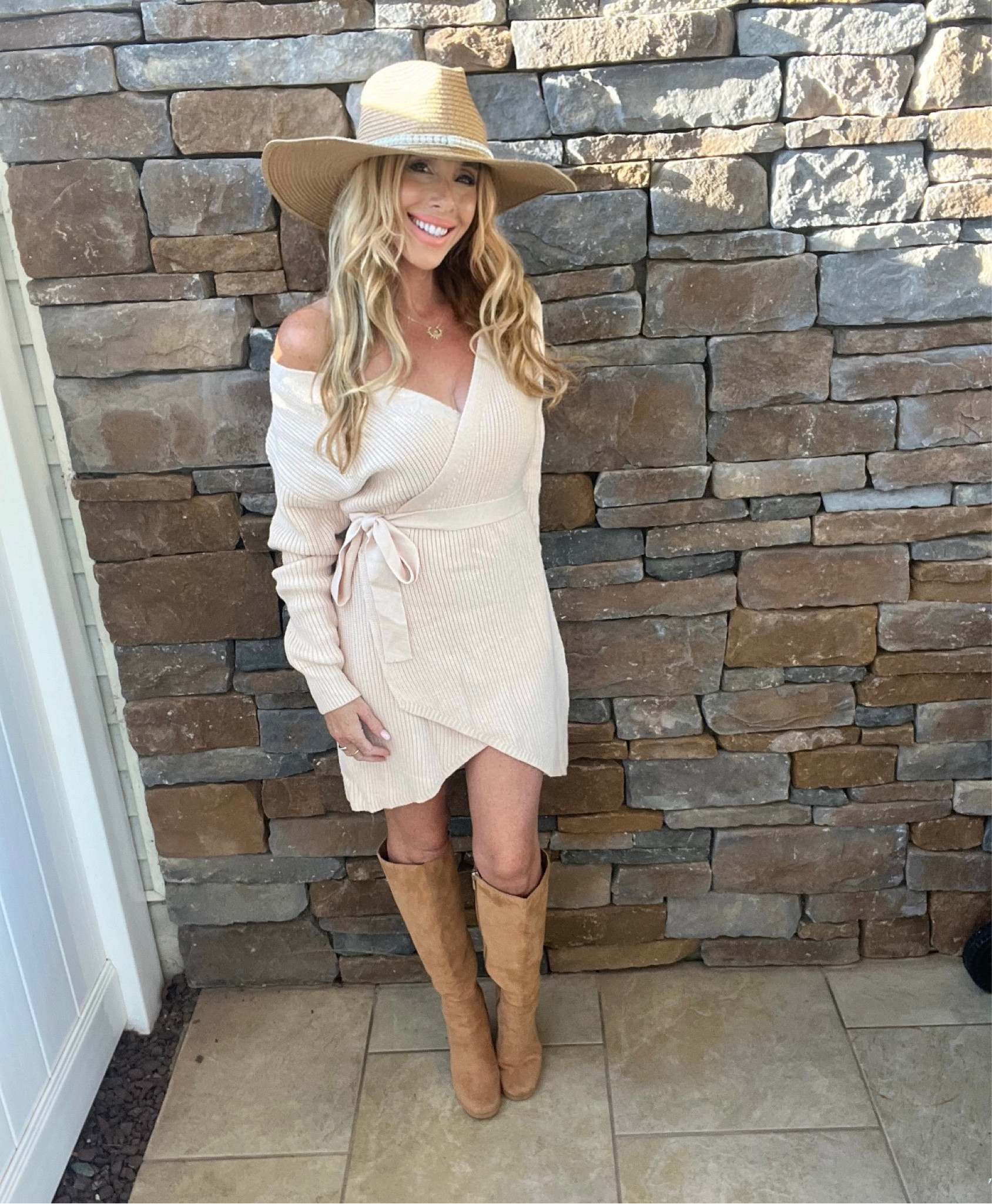 Beautiful wrap sweater dress size small 

#LTKcurves #LTKfit #LTKstyletip