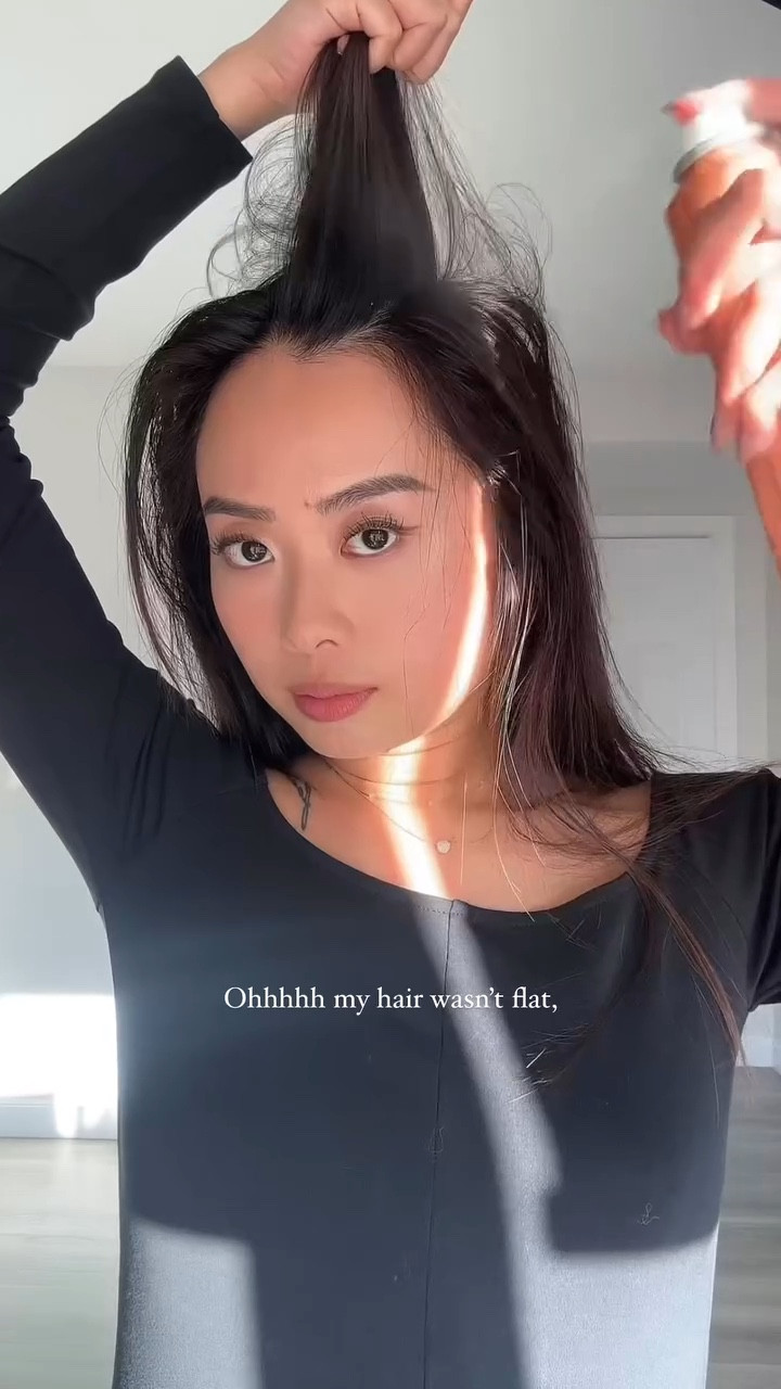 Root spray > curl hair > set with rollers! Best thing i’ve ever done to my hair 🫶🏼

@RŌZ Hair root spray 
@BondiBoost infrared hair curler
@Calista Tools self grip roller set

#blowoutstyles #blowouthair #salonhair #hairrollers #glasshair #glasshairtutorial