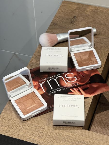 Loving these bronzers for a natural radiant glow 🫶🏼

RMS Beauty, Beachwalk Betty, bronzer, natural makeup, glowy makeup, Tan Lines, powder bronzer, affordable makeup, natural tan, summer makeupp