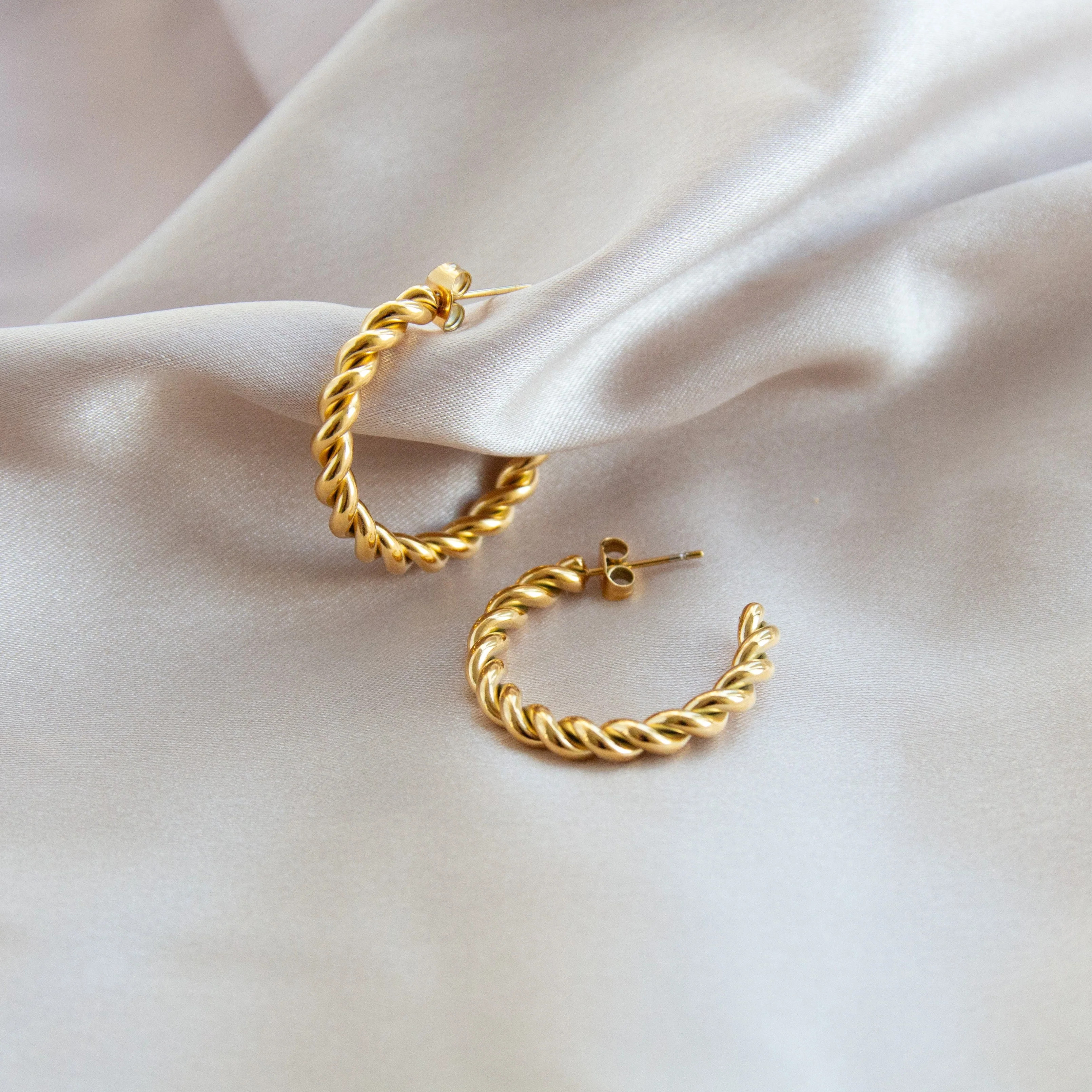 Roxie Hoops | TrendingAbove