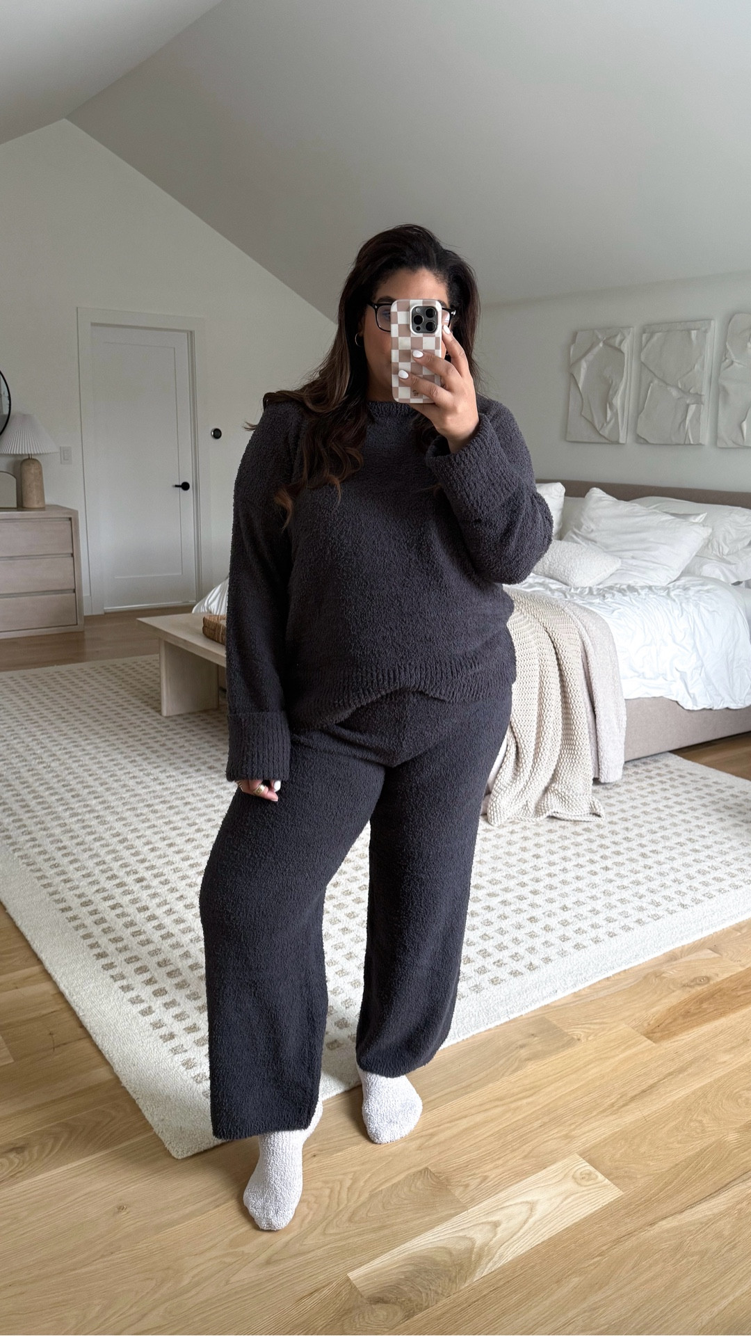 midsize ootd 1/3/26: the most comfortable fuzzy two piece set! So soft! I’m 5’9” size 12/XL & 23 weeks pregnant wearing a size XL ♡

#LTKSeasonal #LTKFindsUnder50 #LTKMidsize