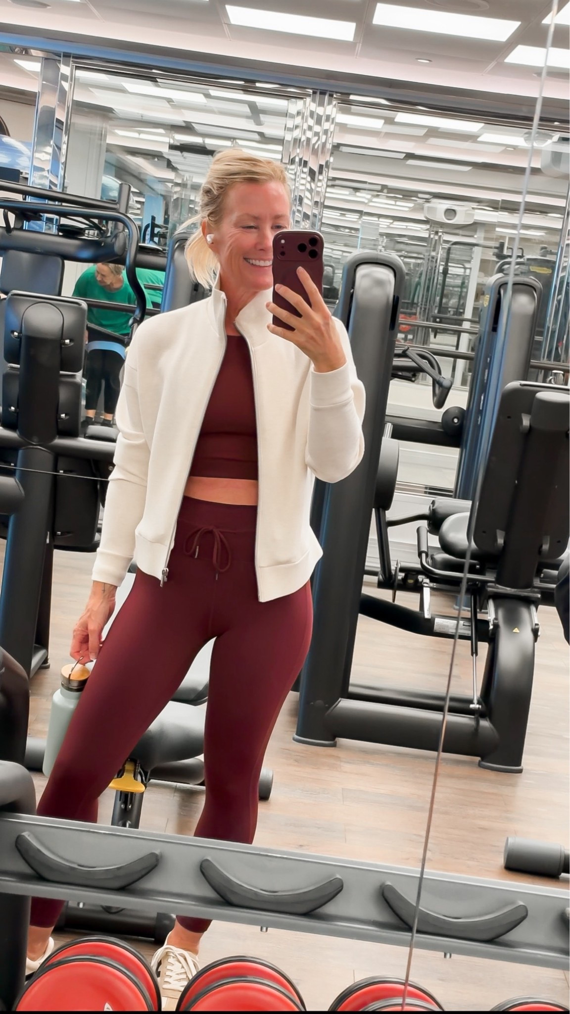Go-to workout set…looks & feels like vuori, but it’s Amazon! Top has a built-in bra

Top: small 
Legging: xs
Jacket: xs