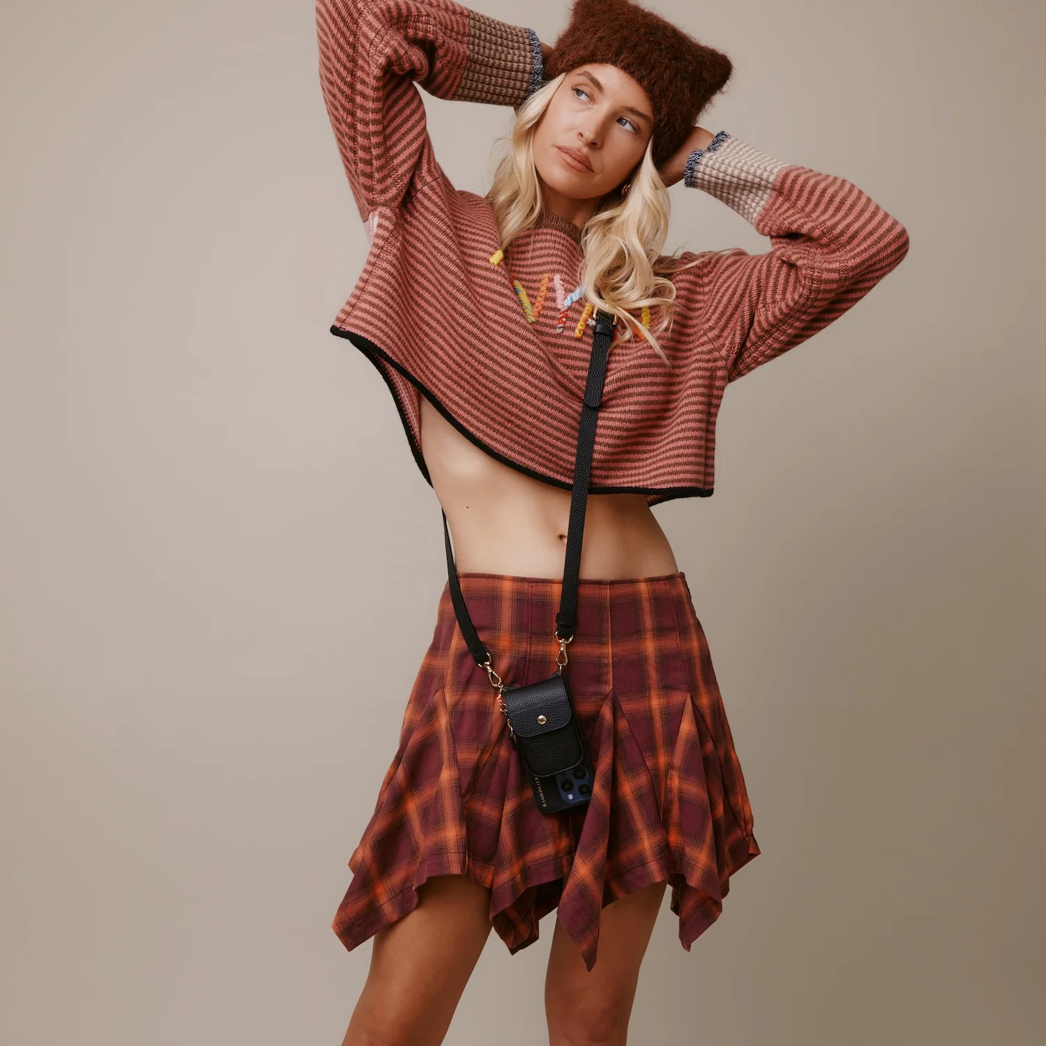 River Magnet Crossbody Phone Case - Black/Gold | Bandolier