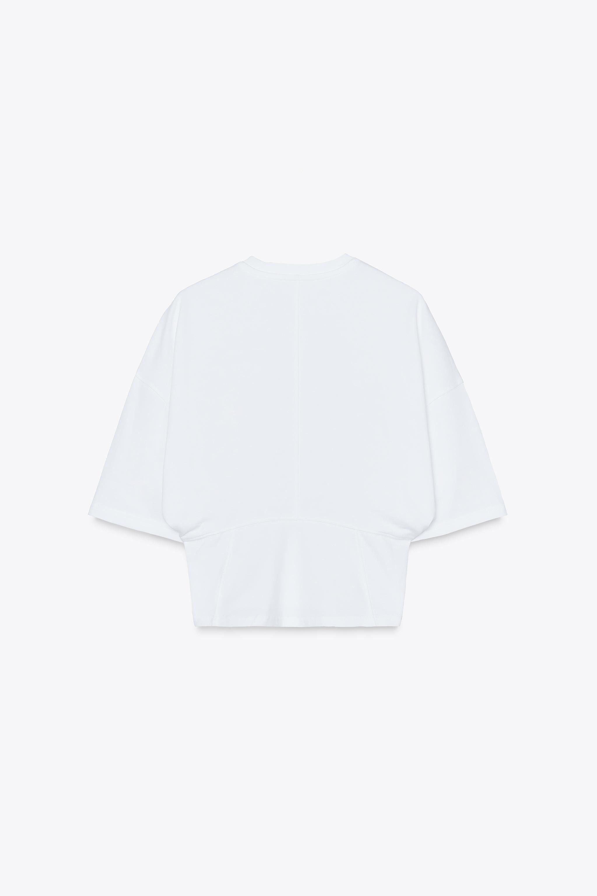 T-shirt made of 100% cotton. Round neck and three-quarter sleeves. Fitted waist. | Zara US