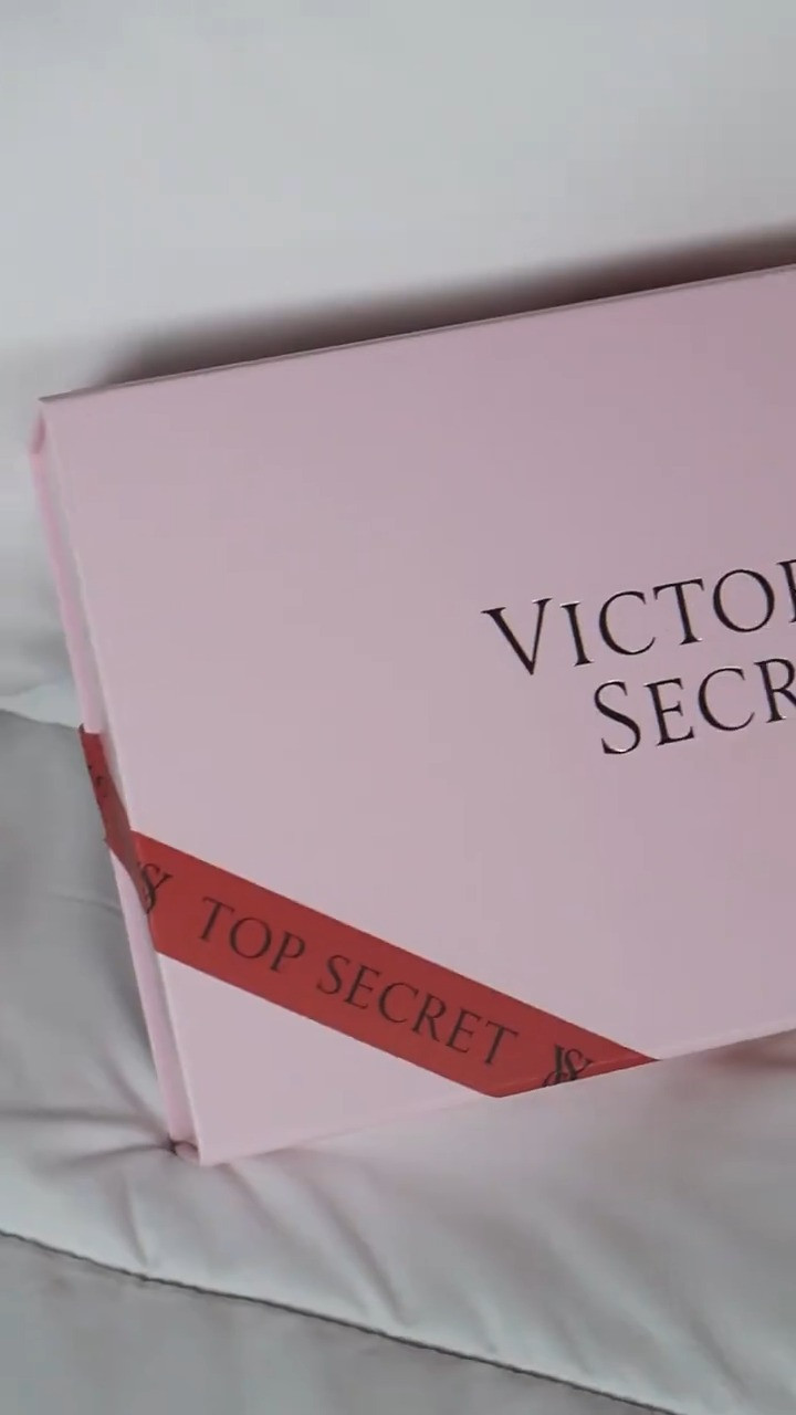 Victoria's Secret 🍓❤️

tease strawberry bisou 

 

 #LTKSeasonal #LTKSaleAlert #LTKBeauty