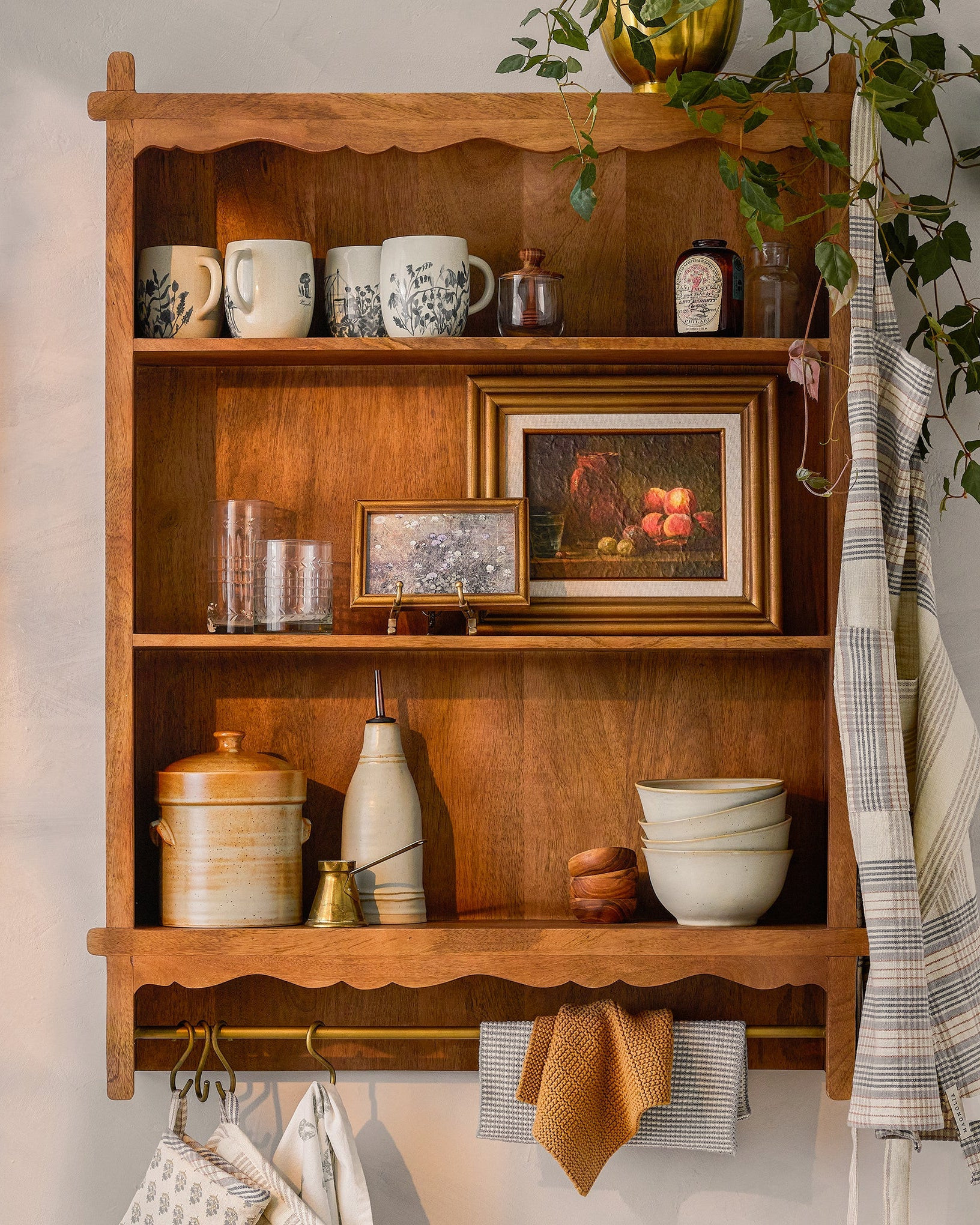 Daphne Wooden Wall Shelf | Magnolia