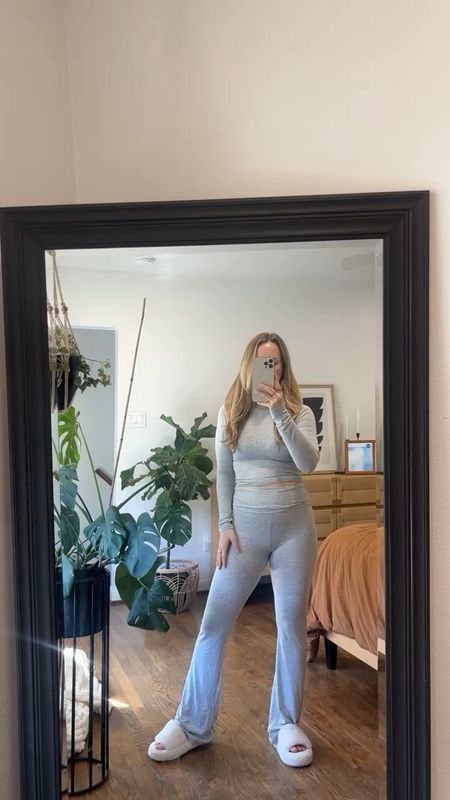 Such a comfy elevated lounge set! Want all the colors it’s so good 🤍🙌🏼 stretchy but the fit is a little more elevated. 

Wearing small 

Lounge set
Matching lounge set
Amazon lounge set
Amazon matching set
Skims inspired

#LTKfindsunder50 #LTKfindsunder100