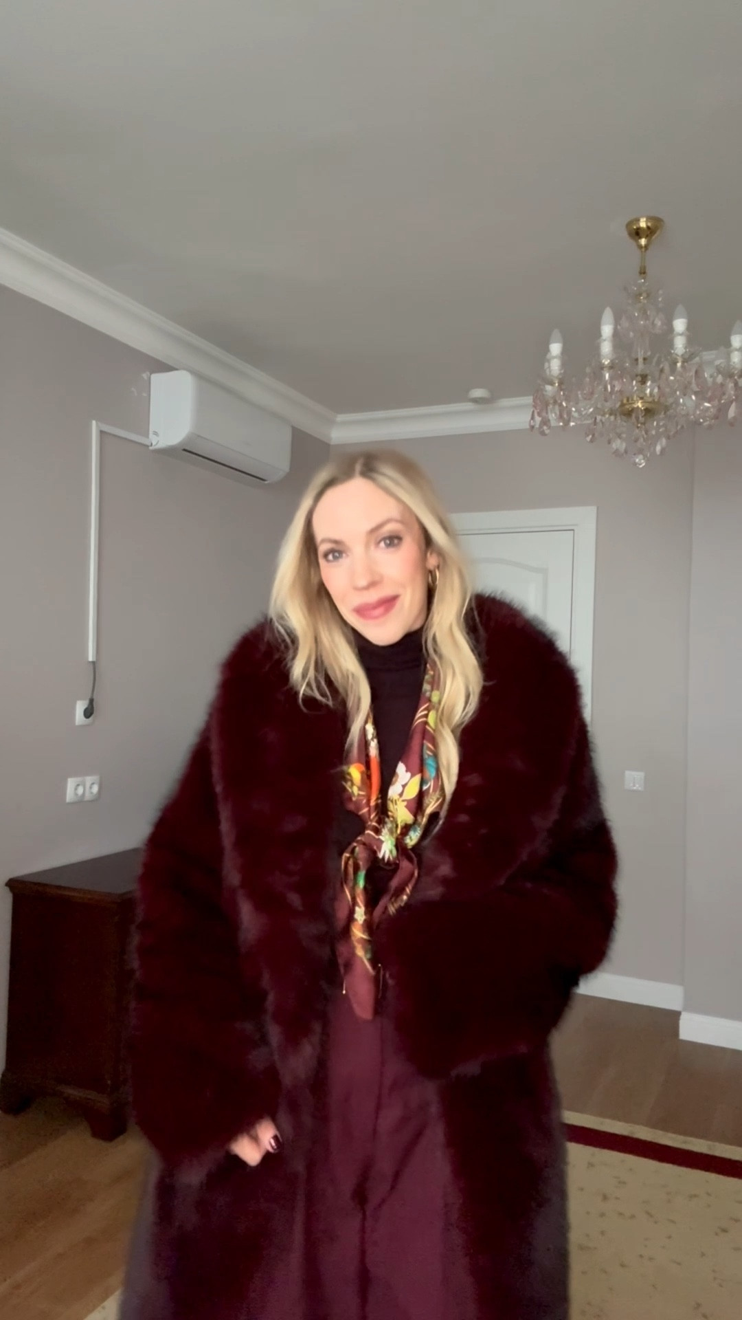 Work wear look, burgundy outfit, Gucci silk scarf, burgundy fur coat, Bordeaux red, office style, winter work outfit 

#LTKootd #LTKWorkwear #LTKHoliday